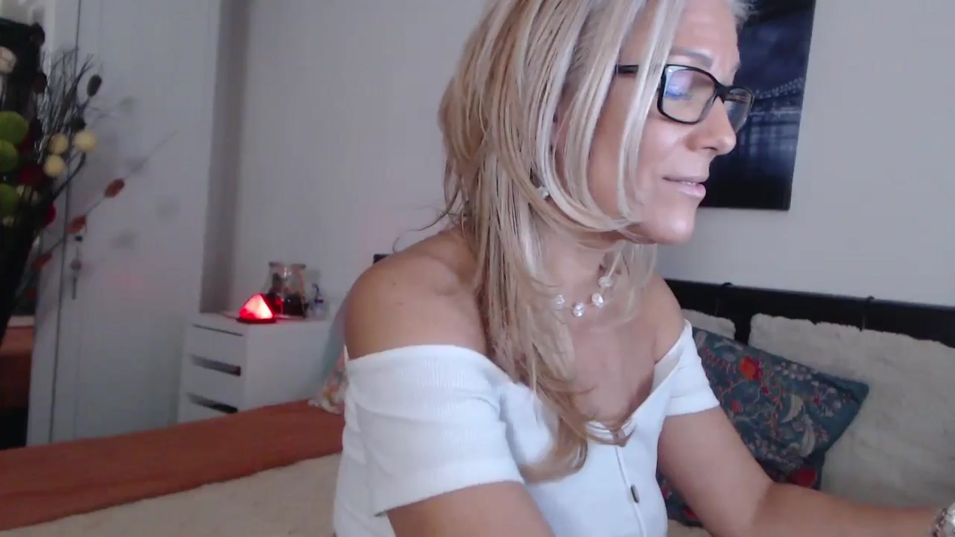 Gallery image thumbnail from Reeya71's myfreecams stream on, 08/23/2024, 02:17 image 19 of 20