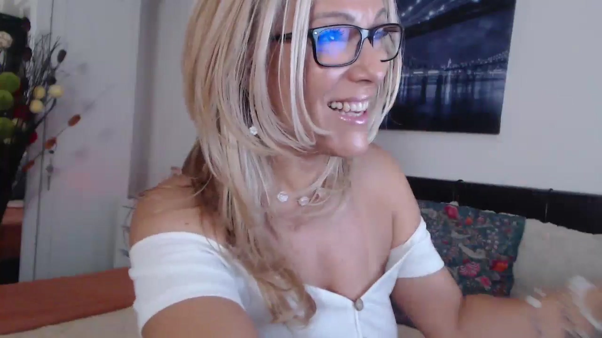 Gallery image thumbnail from Reeya71's myfreecams stream on, 08/23/2024, 03:25 image 12 of 20