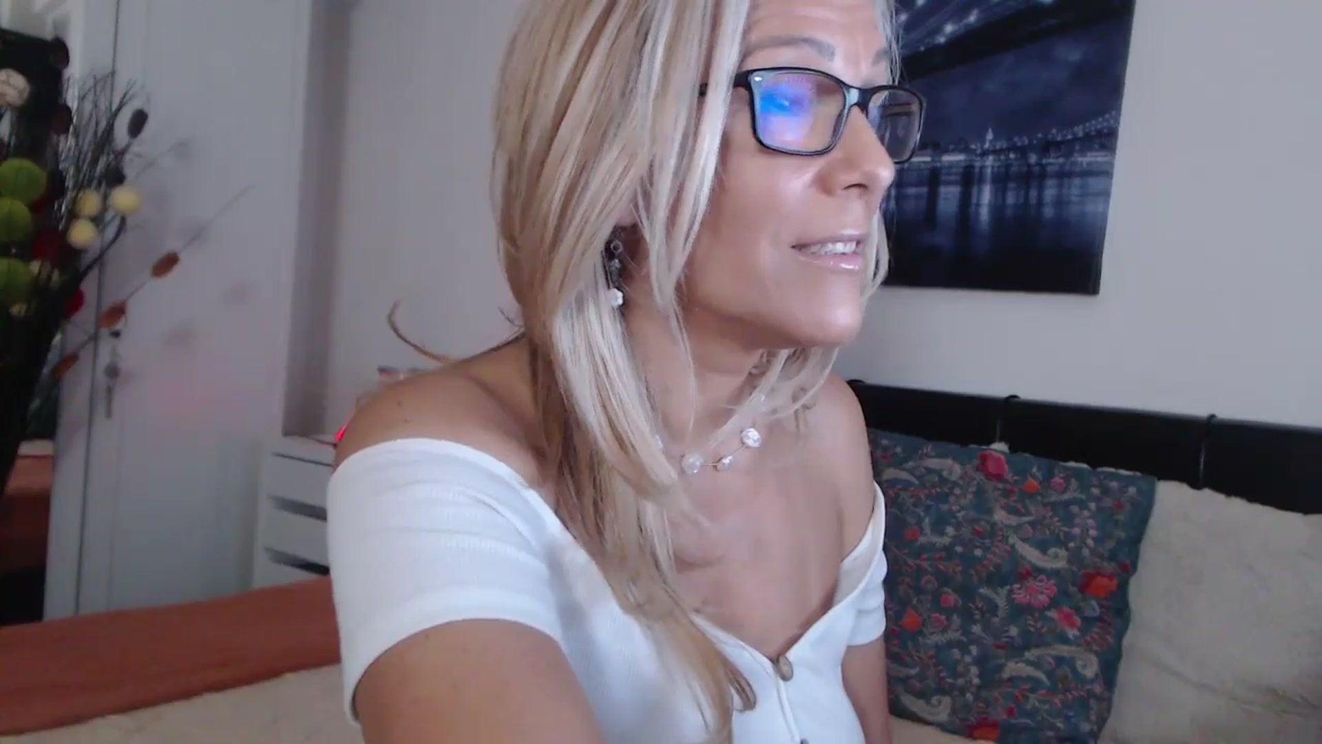 Gallery image thumbnail from Reeya71's myfreecams stream on, 08/23/2024, 03:25 image 7 of 20