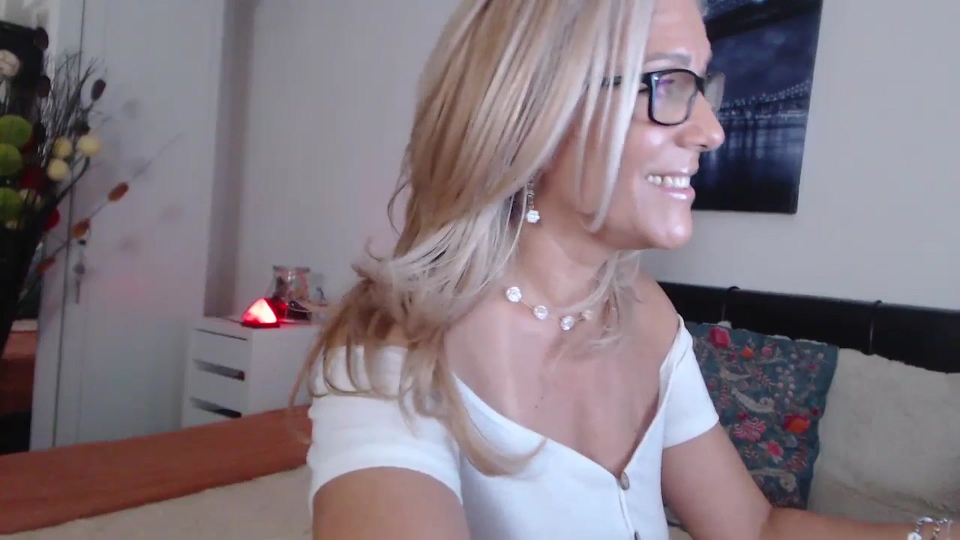 Gallery image thumbnail from Reeya71's myfreecams stream on, 08/23/2024, 03:25 image 11 of 20
