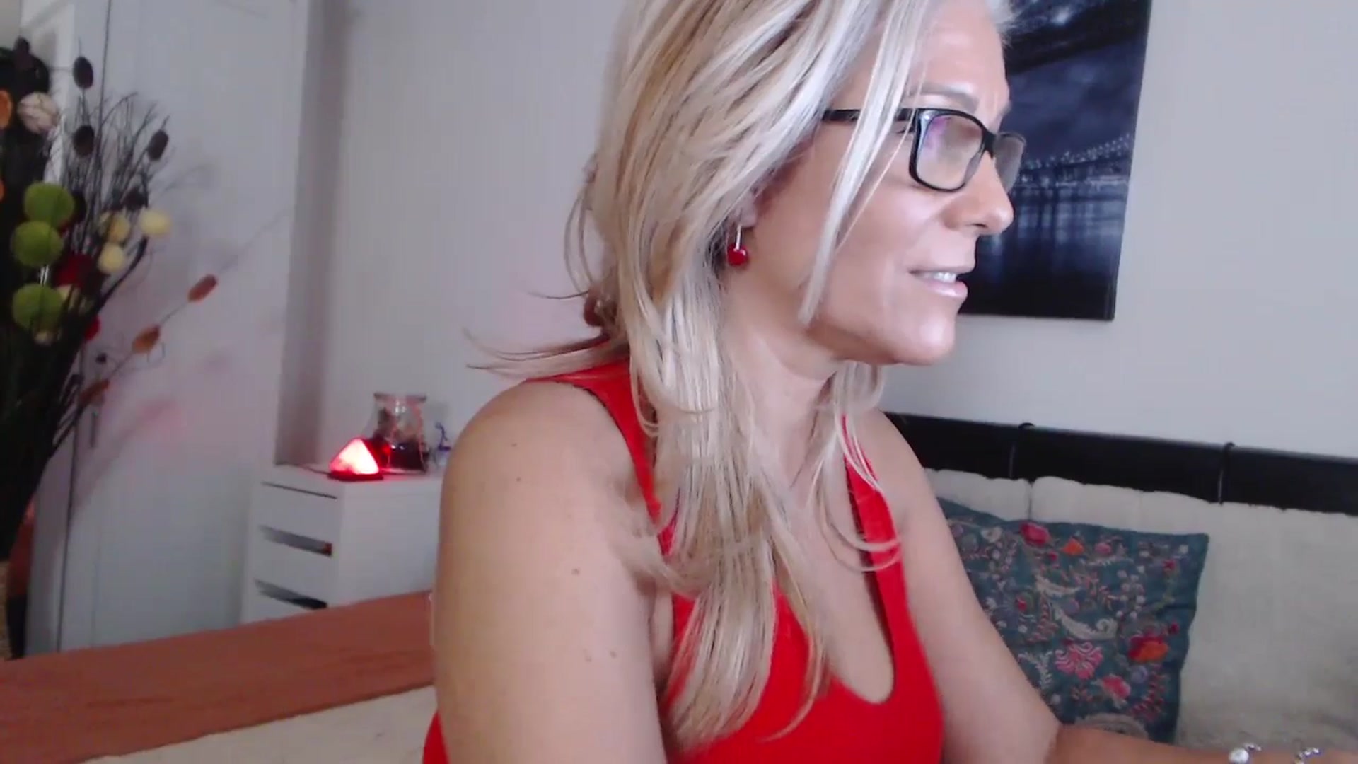 Gallery image thumbnail from Reeya71's myfreecams stream on, 08/24/2024, 03:31 image 10 of 20