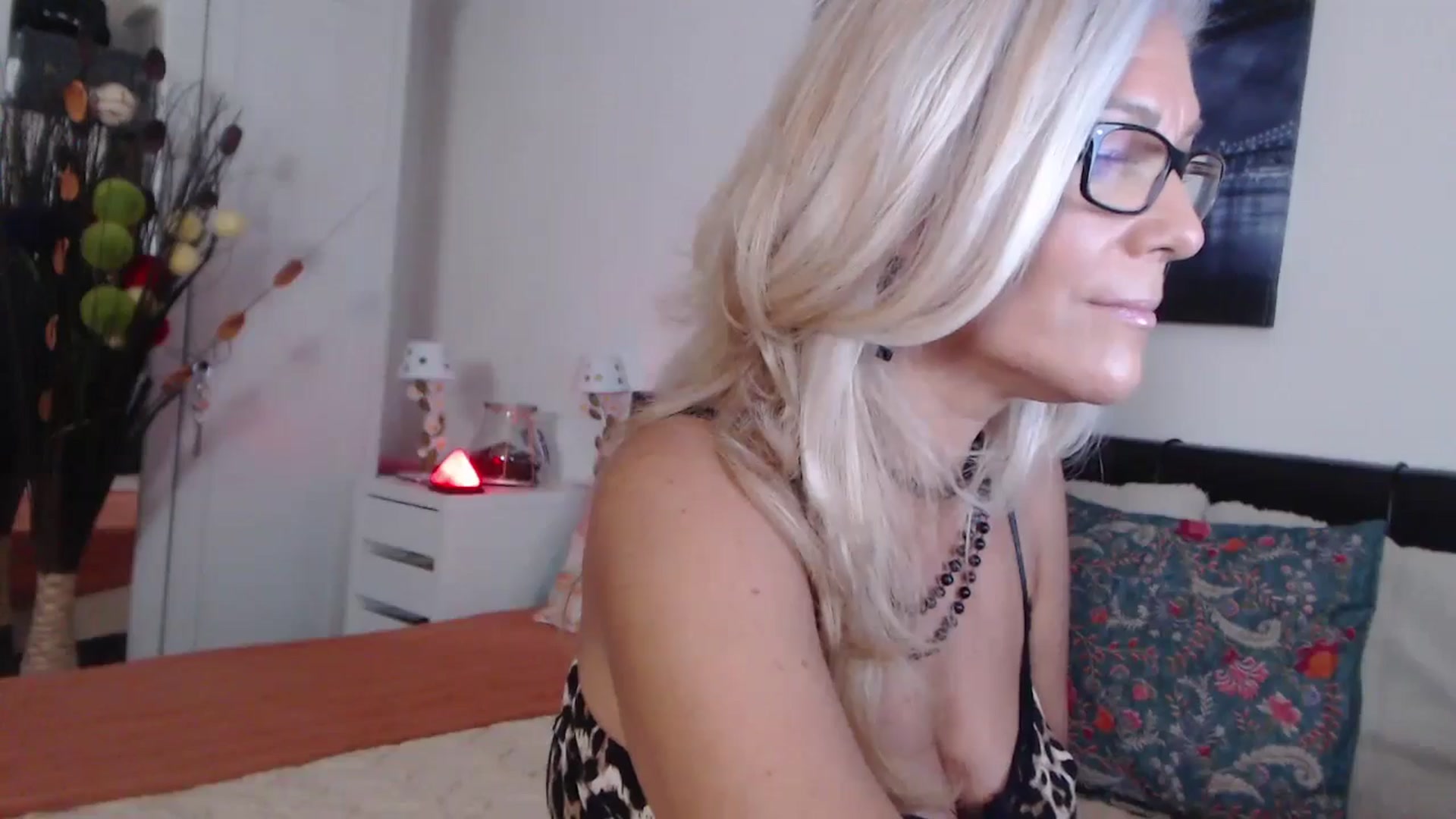 Gallery image thumbnail from Reeya71's myfreecams stream on, 09/19/2024, 02:08 image 19 of 20