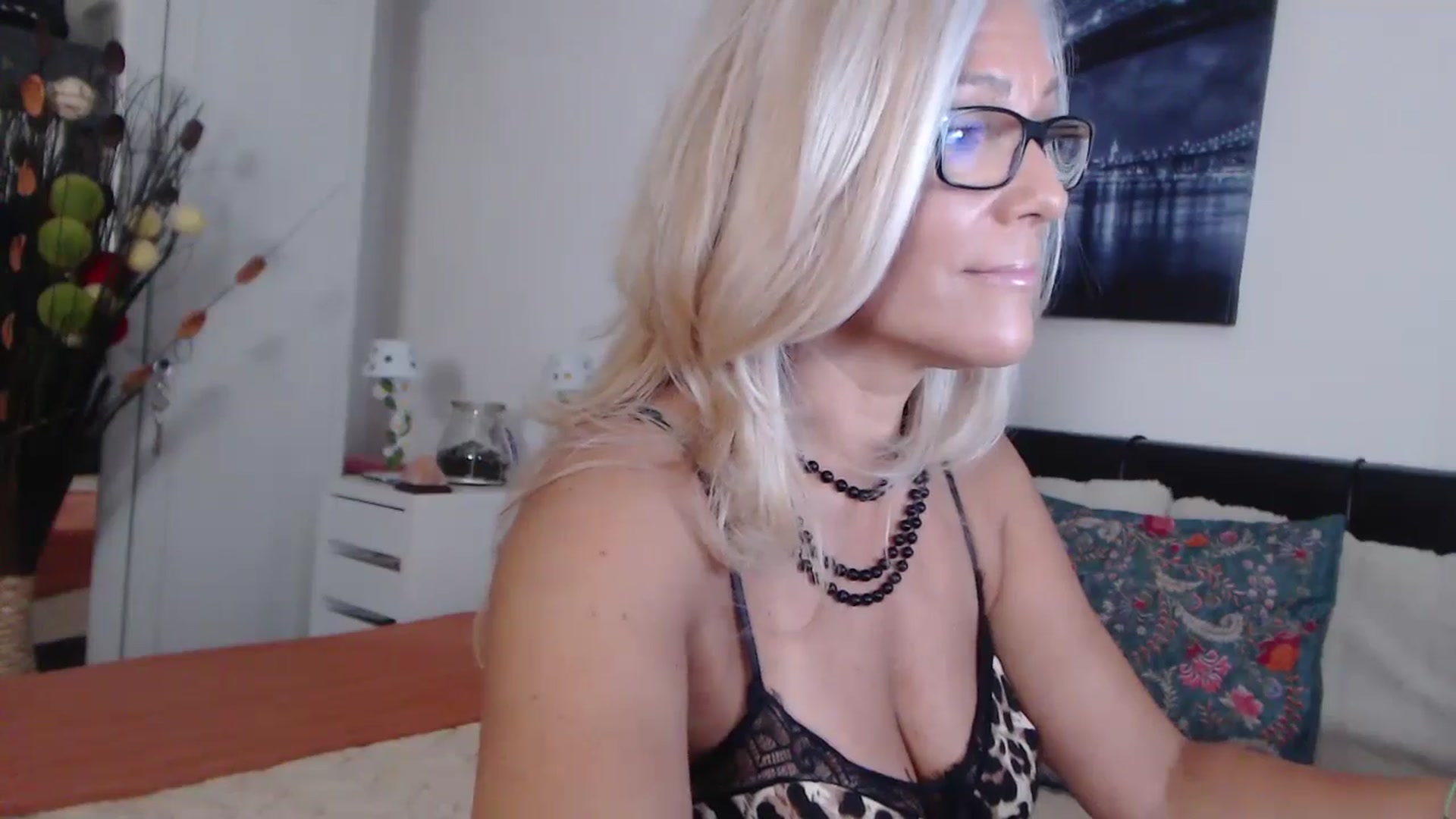 Gallery image thumbnail from Reeya71's myfreecams stream on, 09/19/2024, 02:31 image 12 of 20