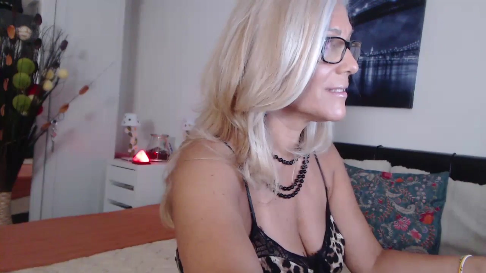 Gallery image thumbnail from Reeya71's myfreecams stream on, 09/19/2024, 02:31 image 17 of 20