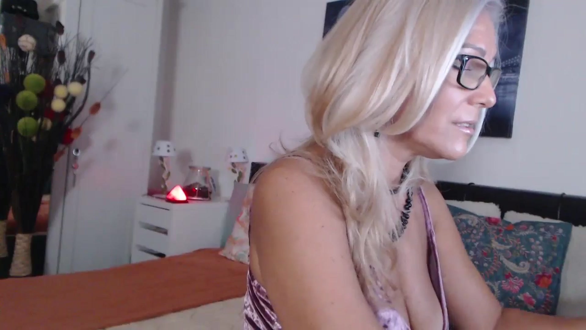 Gallery image thumbnail from Reeya71's myfreecams stream on, 09/20/2024, 02:55 image 6 of 20
