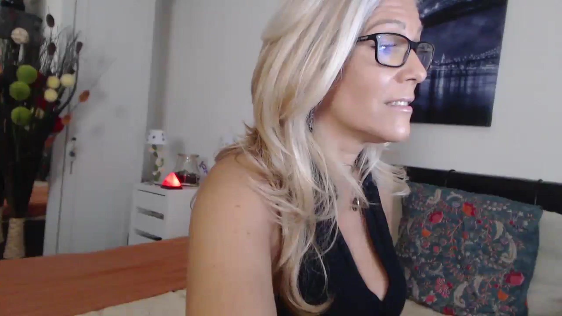 Gallery image thumbnail from Reeya71's myfreecams stream on, 09/24/2024, 03:41 image 11 of 20