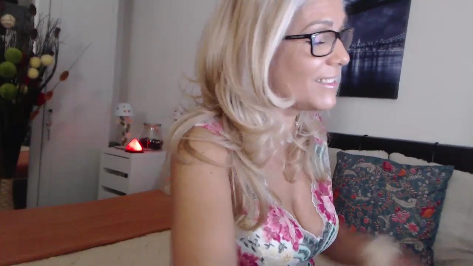 Gallery image thumbnail from Reeya71's myfreecams stream on, 09/27/2024, 01:31 image 13 of 20