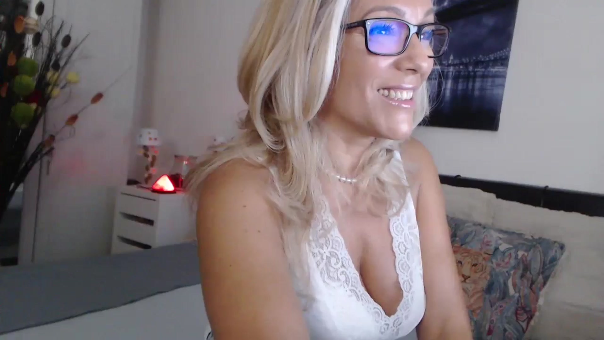 Gallery image thumbnail from Reeya71's myfreecams stream on, 09/28/2024, 01:00 image 11 of 20