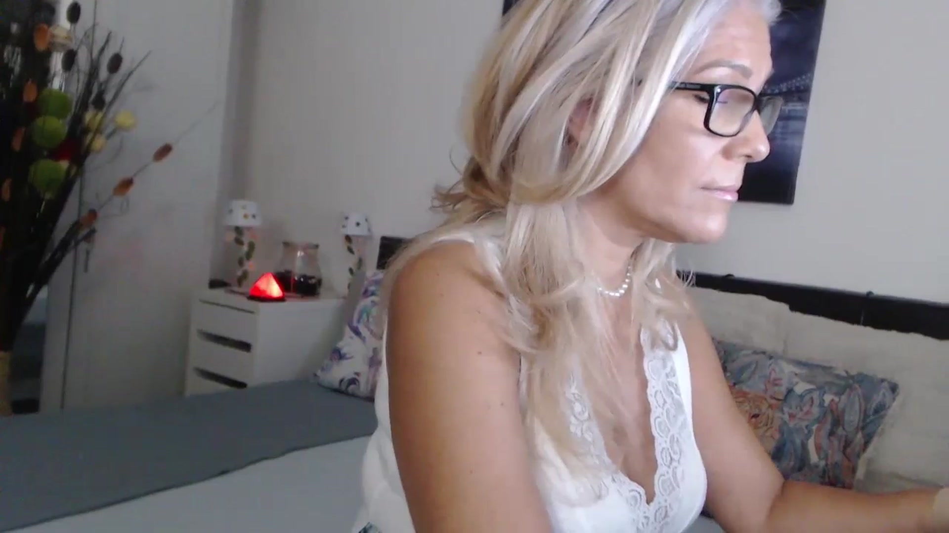Gallery image thumbnail from Reeya71's myfreecams stream on, 09/28/2024, 01:00 image 20 of 20