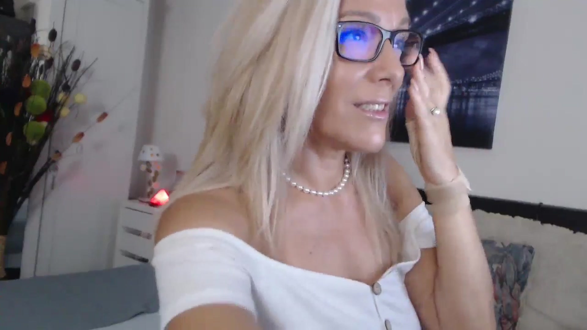 Gallery image thumbnail from Reeya71's myfreecams stream on, 10/02/2024, 24:21 image 10 of 20
