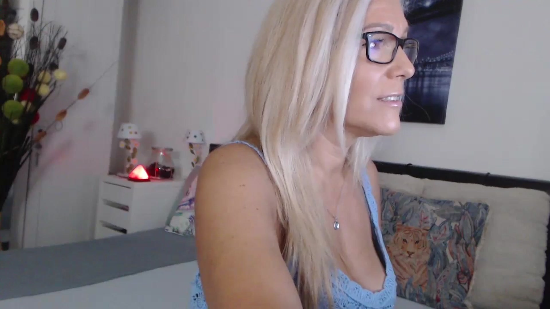 Gallery image thumbnail from Reeya71's myfreecams stream on, 10/03/2024, 01:45 image 17 of 20