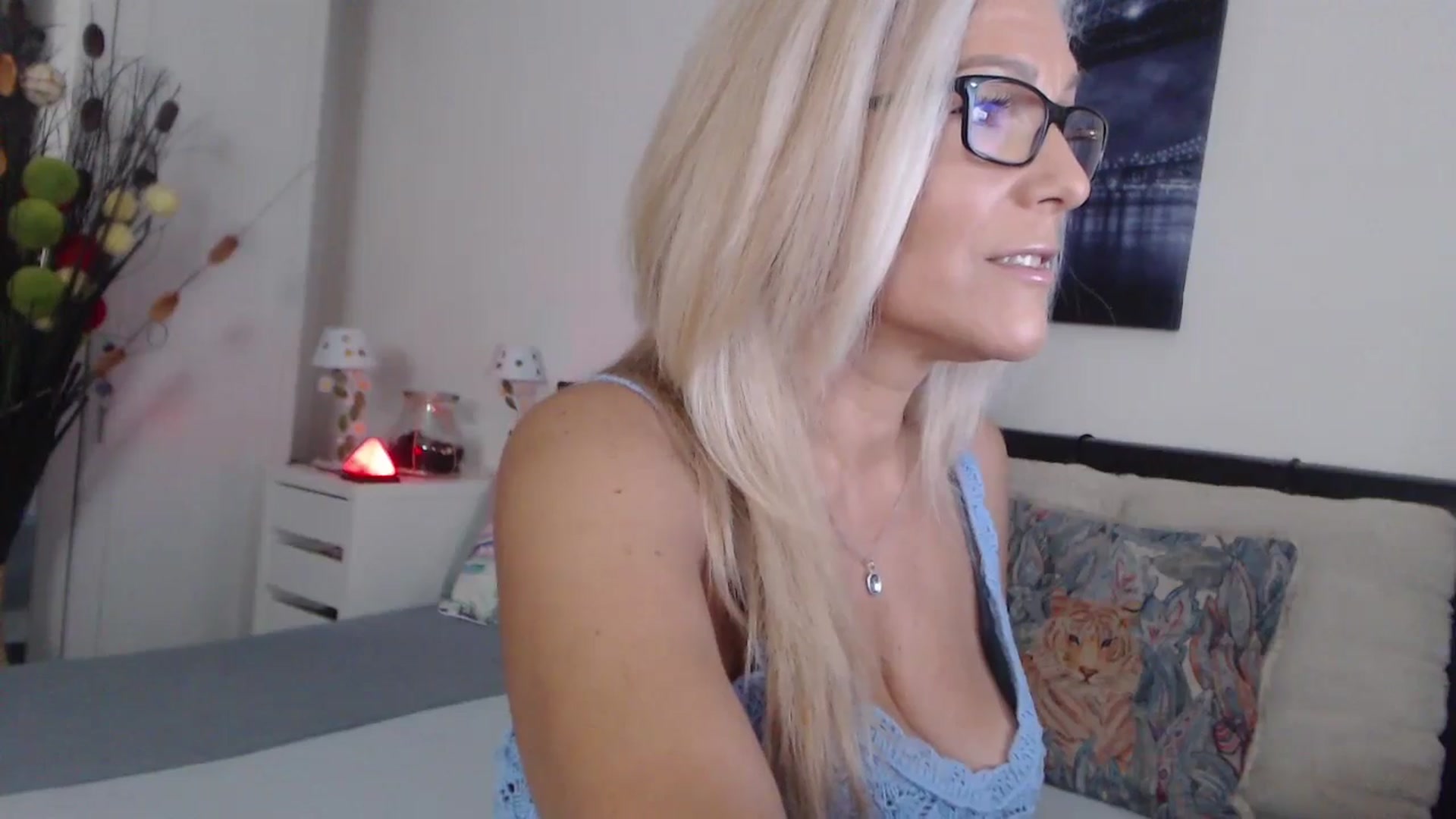 Gallery image thumbnail from Reeya71's myfreecams stream on, 10/03/2024, 01:45 image 9 of 20
