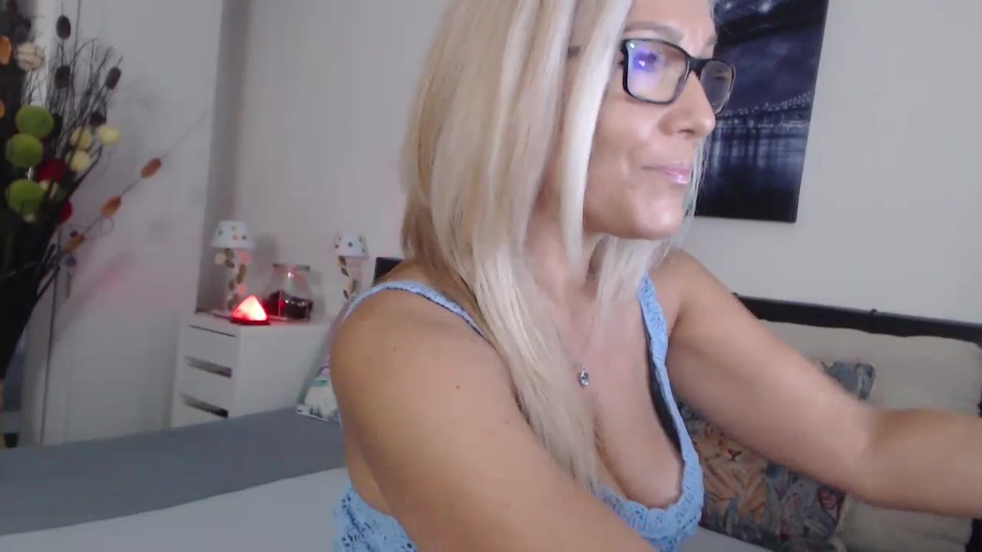 Gallery image thumbnail from Reeya71's myfreecams stream on, 10/03/2024, 01:45 image 6 of 20