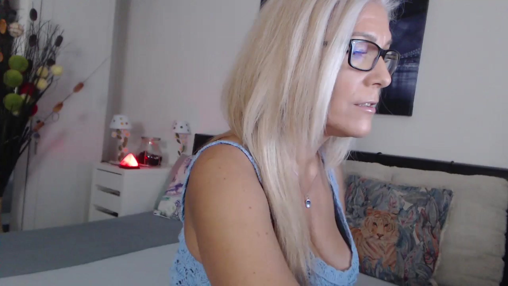 Gallery image thumbnail from Reeya71's myfreecams stream on, 10/03/2024, 01:45 image 2 of 20