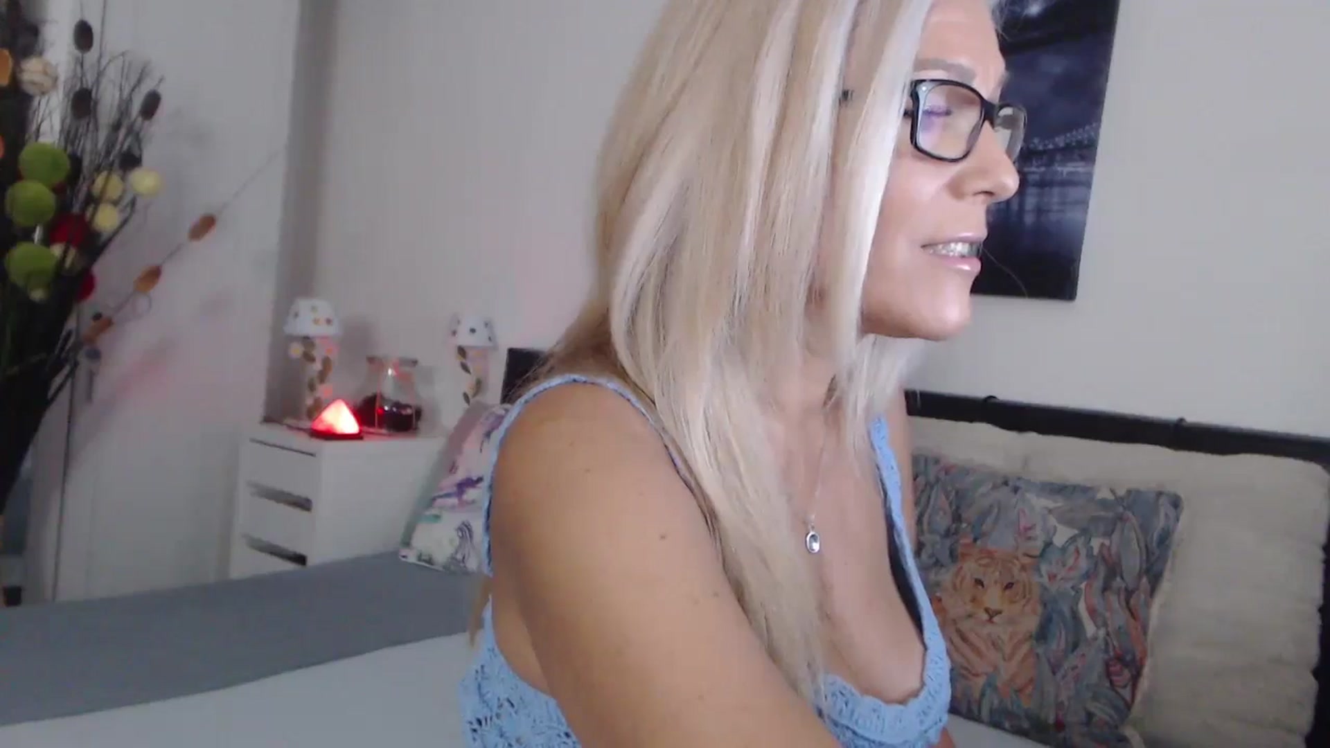 Gallery image thumbnail from Reeya71's myfreecams stream on, 10/03/2024, 01:45 image 12 of 20