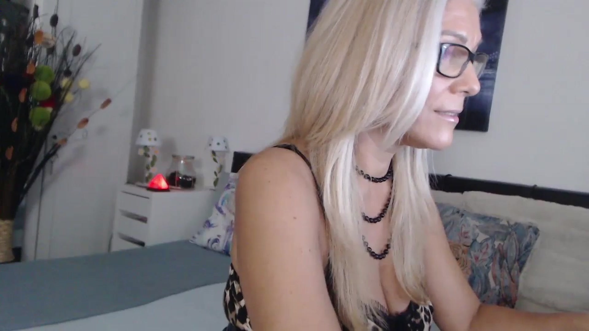 Gallery image thumbnail from Reeya71's myfreecams stream on, 10/04/2024, 02:43 image 3 of 20