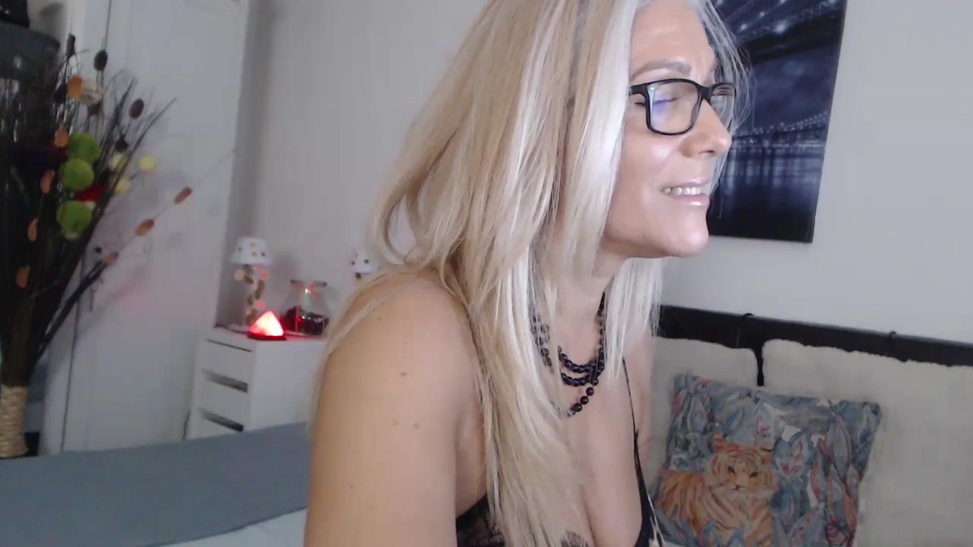 Gallery image thumbnail from Reeya71's myfreecams stream on, 10/04/2024, 05:52 image 17 of 20