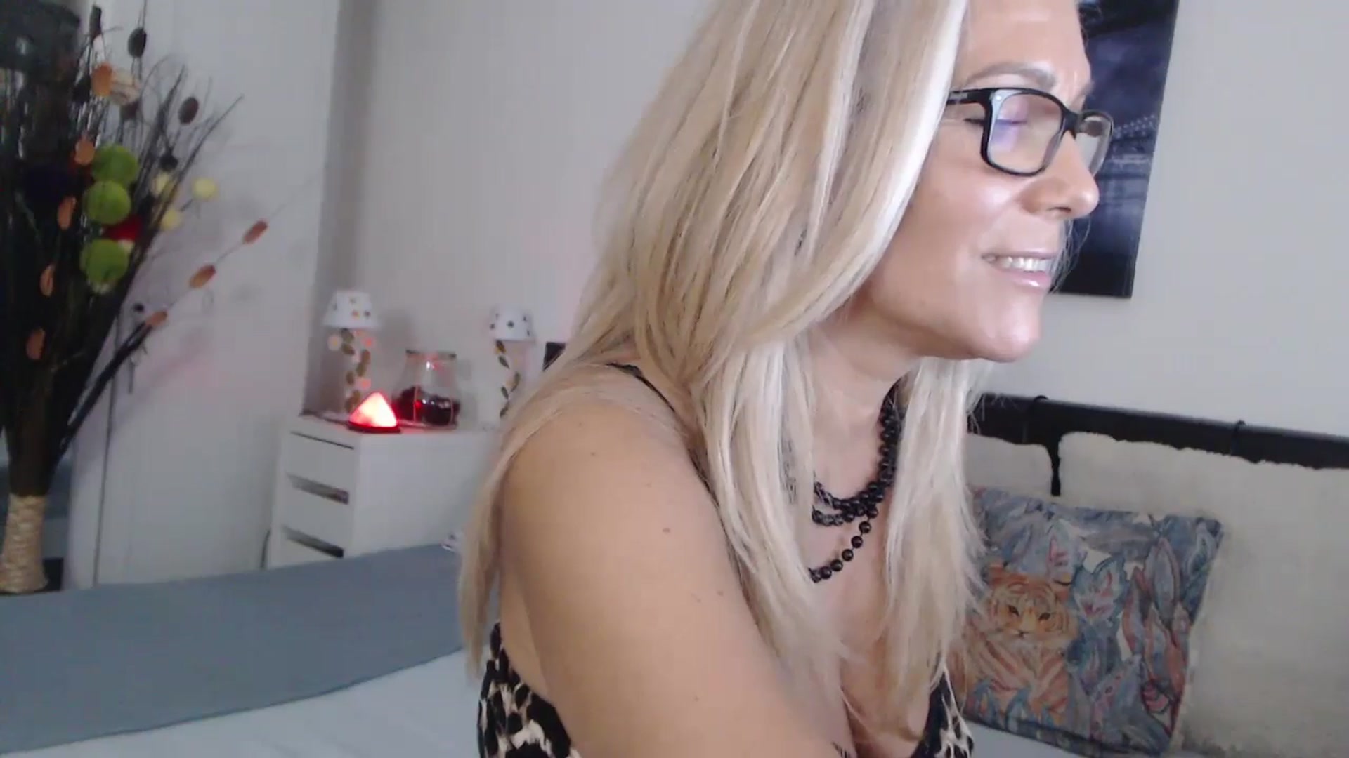 Gallery image thumbnail from Reeya71's myfreecams stream on, 10/04/2024, 06:24 image 8 of 20