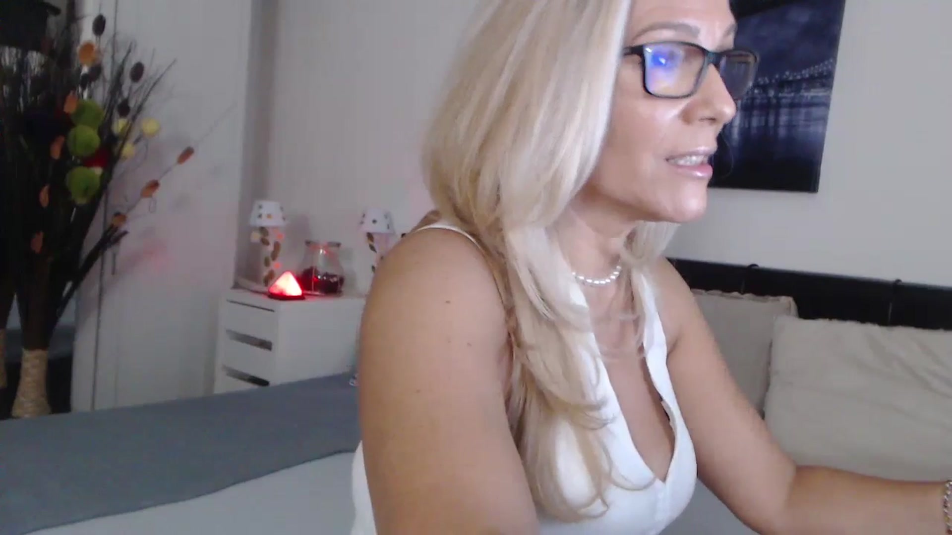 Gallery image thumbnail from Reeya71's myfreecams stream on, 10/13/2024, 21:02 image 15 of 20