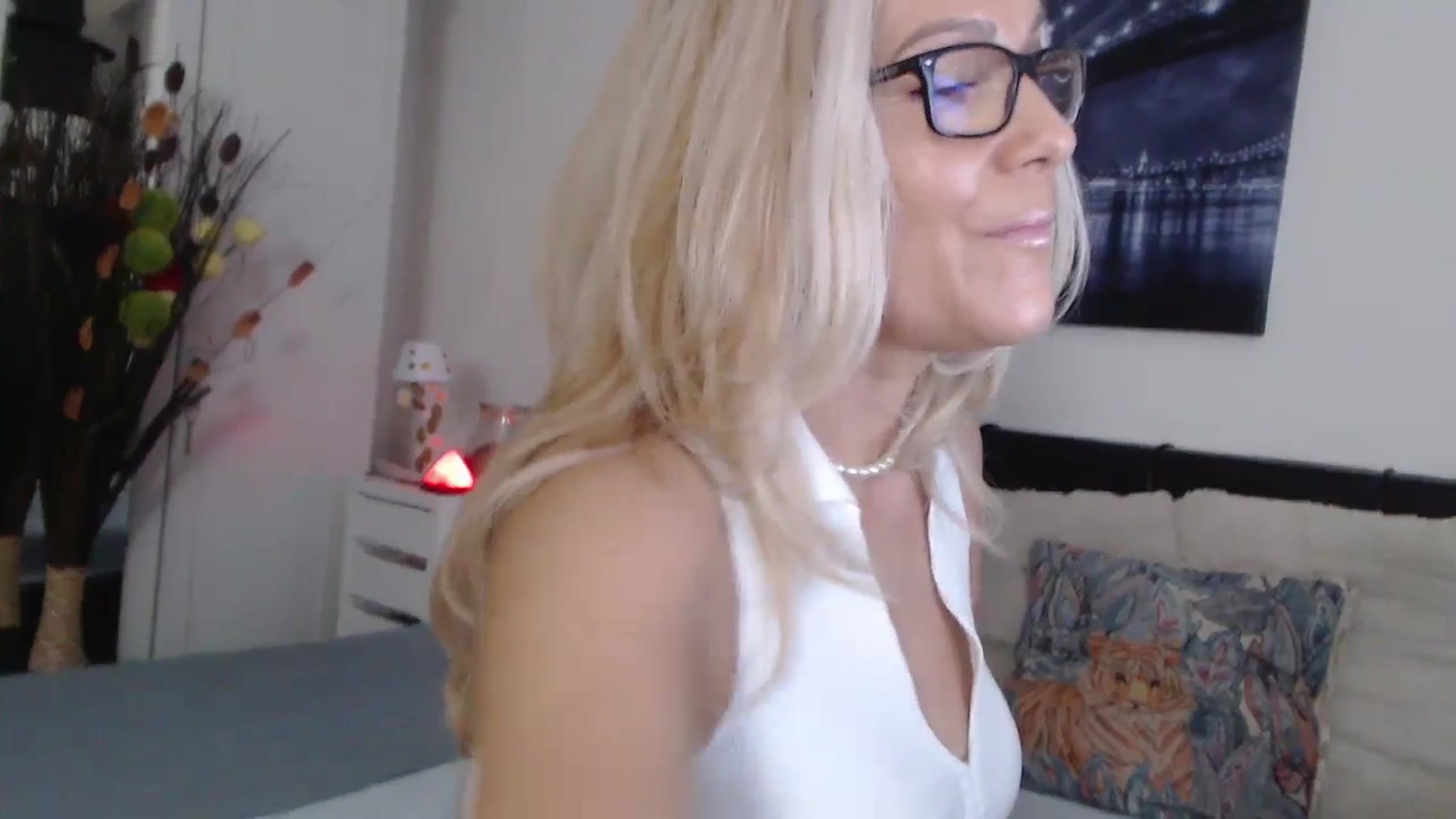 Gallery image thumbnail from Reeya71's myfreecams stream on, 10/14/2024, 01:38 image 3 of 20