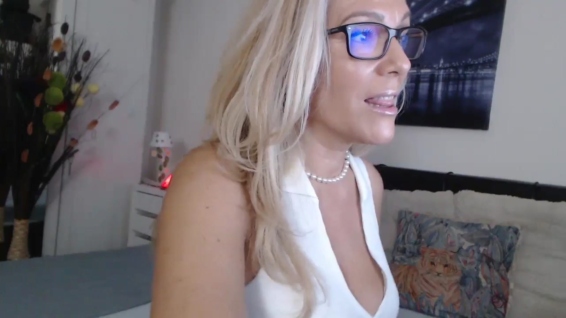 Gallery image thumbnail from Reeya71's myfreecams stream on, 10/14/2024, 01:38 image 17 of 20