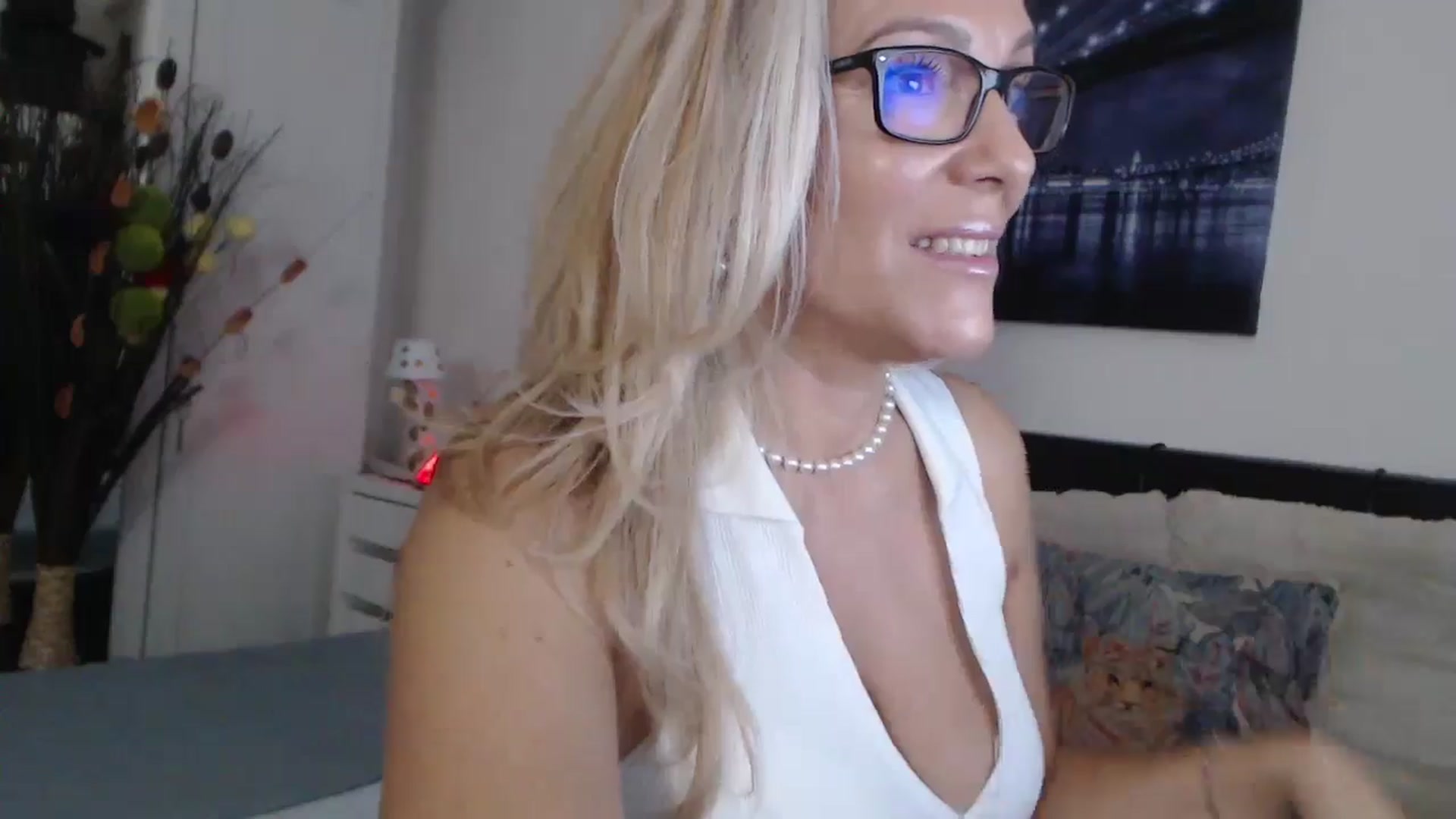 Gallery image thumbnail from Reeya71's myfreecams stream on, 10/14/2024, 01:38 image 15 of 20