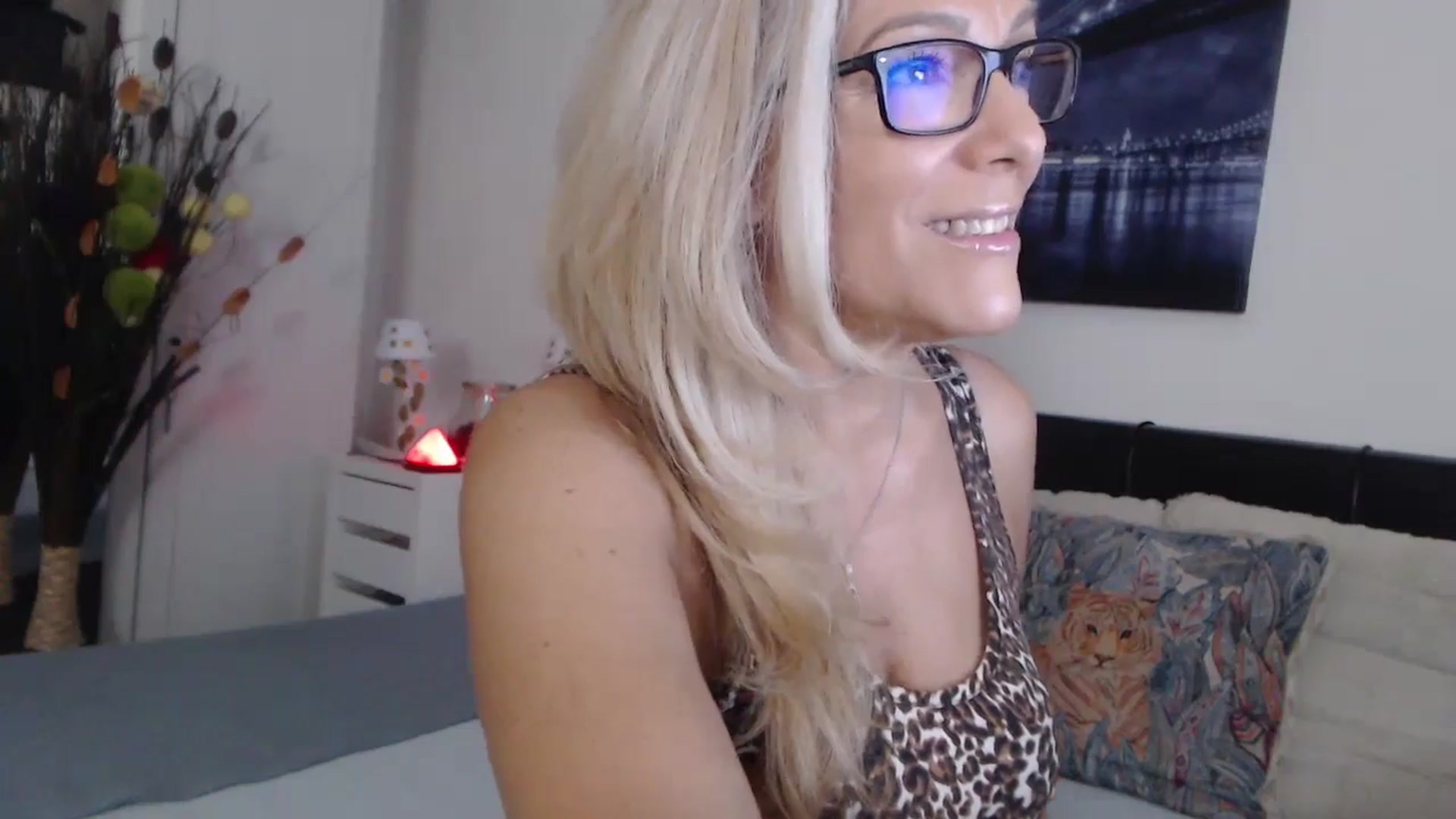 Gallery image thumbnail from Reeya71's myfreecams stream on, 10/15/2024, 02:53 image 3 of 20