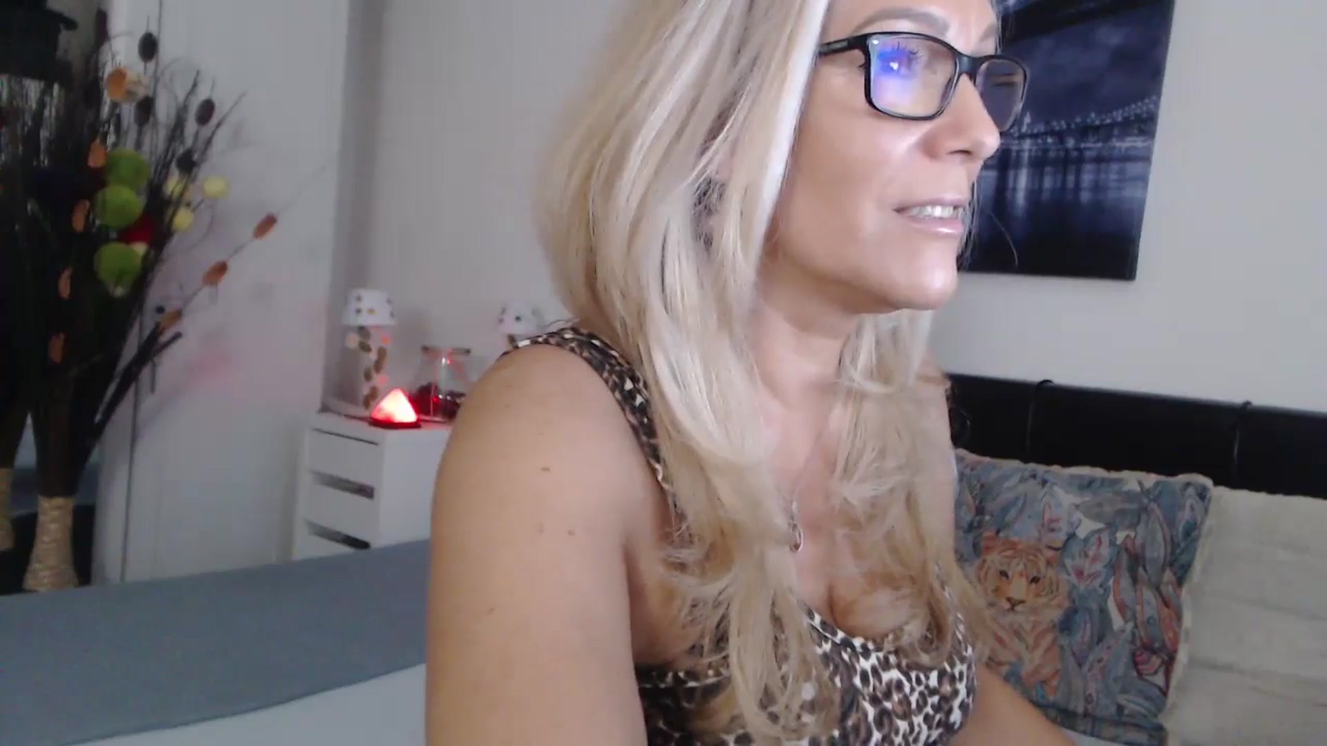 Gallery image thumbnail from Reeya71's myfreecams stream on, 10/15/2024, 05:41 image 3 of 20