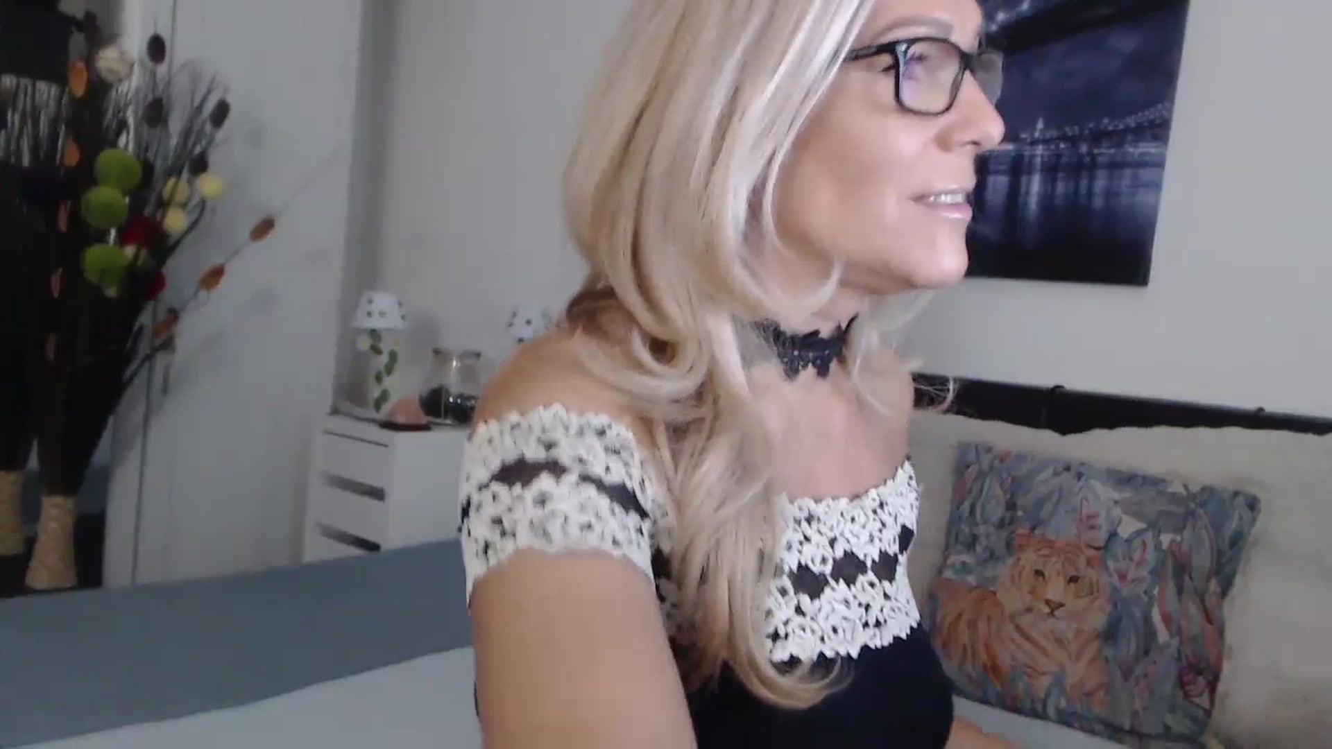 Gallery image thumbnail from Reeya71's myfreecams stream on, 10/16/2024, 02:01 image 9 of 20