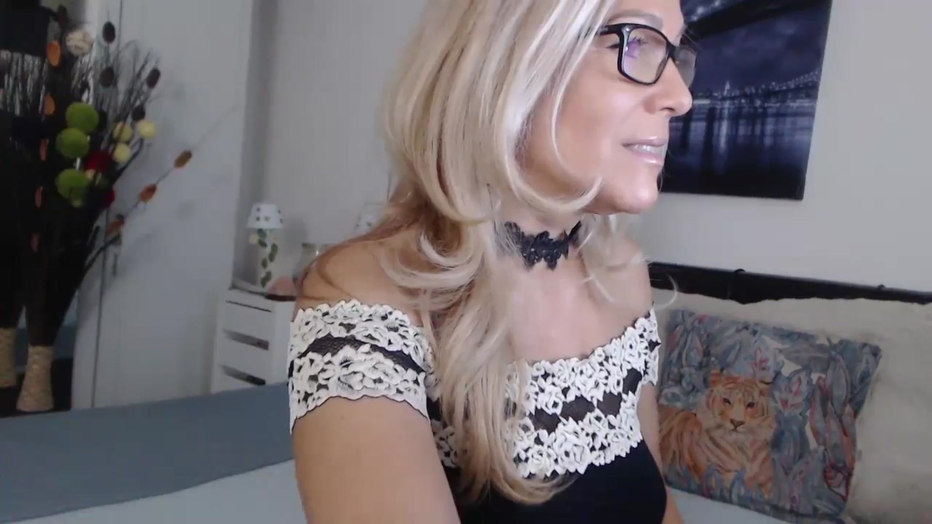 Gallery image thumbnail from Reeya71's myfreecams stream on, 10/16/2024, 02:01 image 15 of 20