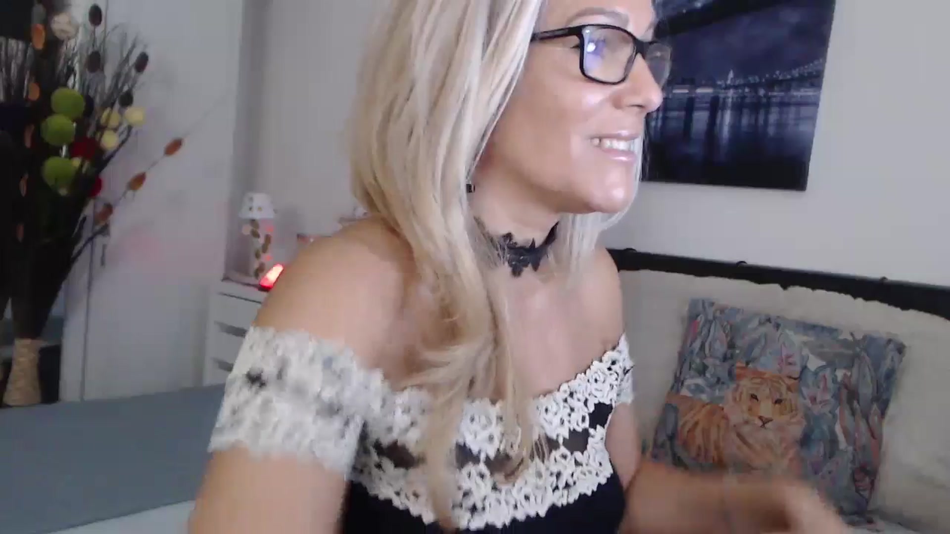 Gallery image thumbnail from Reeya71's myfreecams stream on, 10/16/2024, 05:38 image 19 of 20