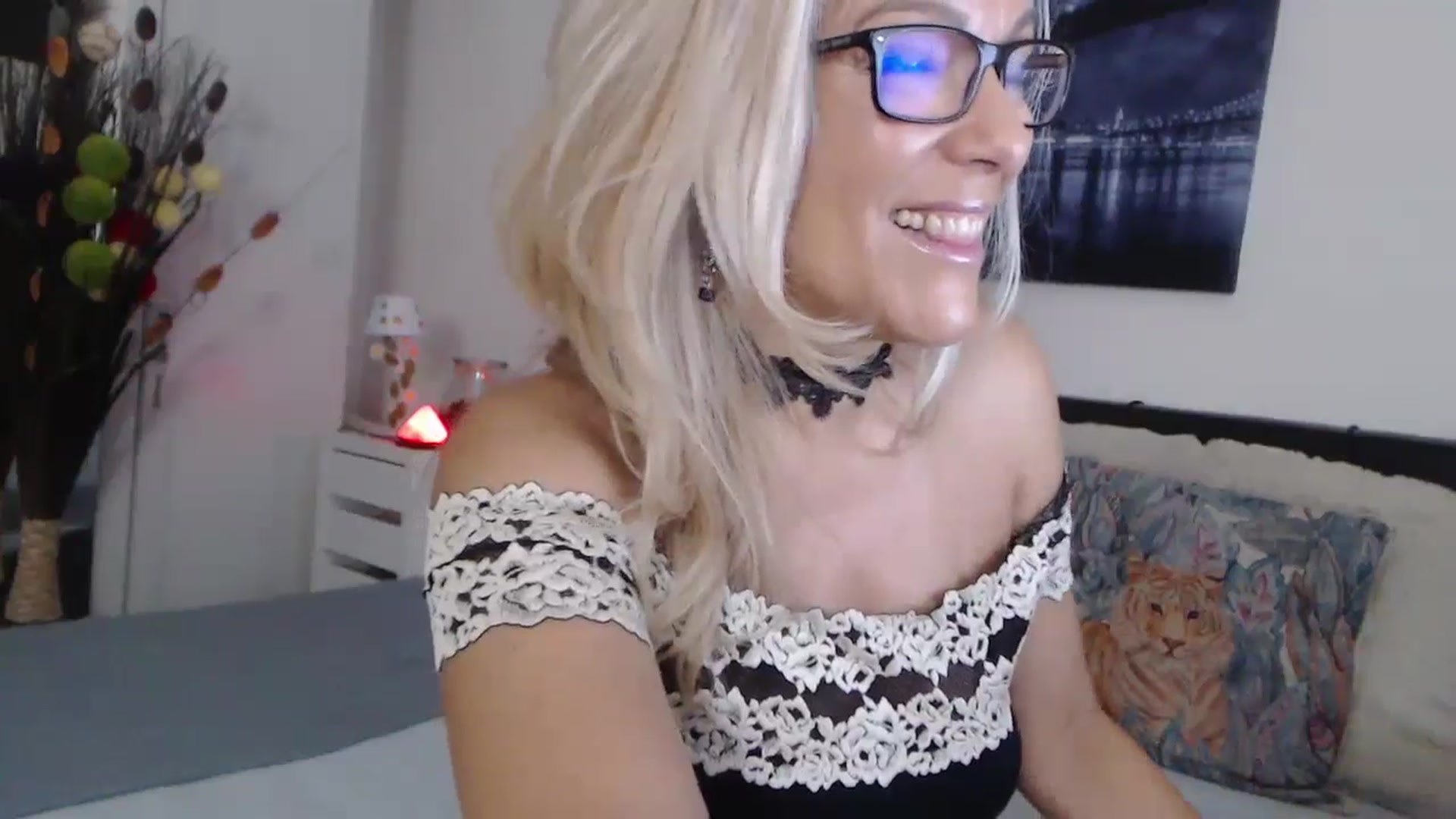 Gallery image thumbnail from Reeya71's myfreecams stream on, 10/16/2024, 05:38 image 5 of 20