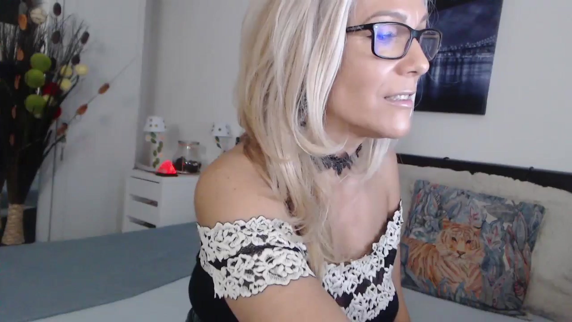 Gallery image thumbnail from Reeya71's myfreecams stream on, 10/16/2024, 05:38 image 11 of 20
