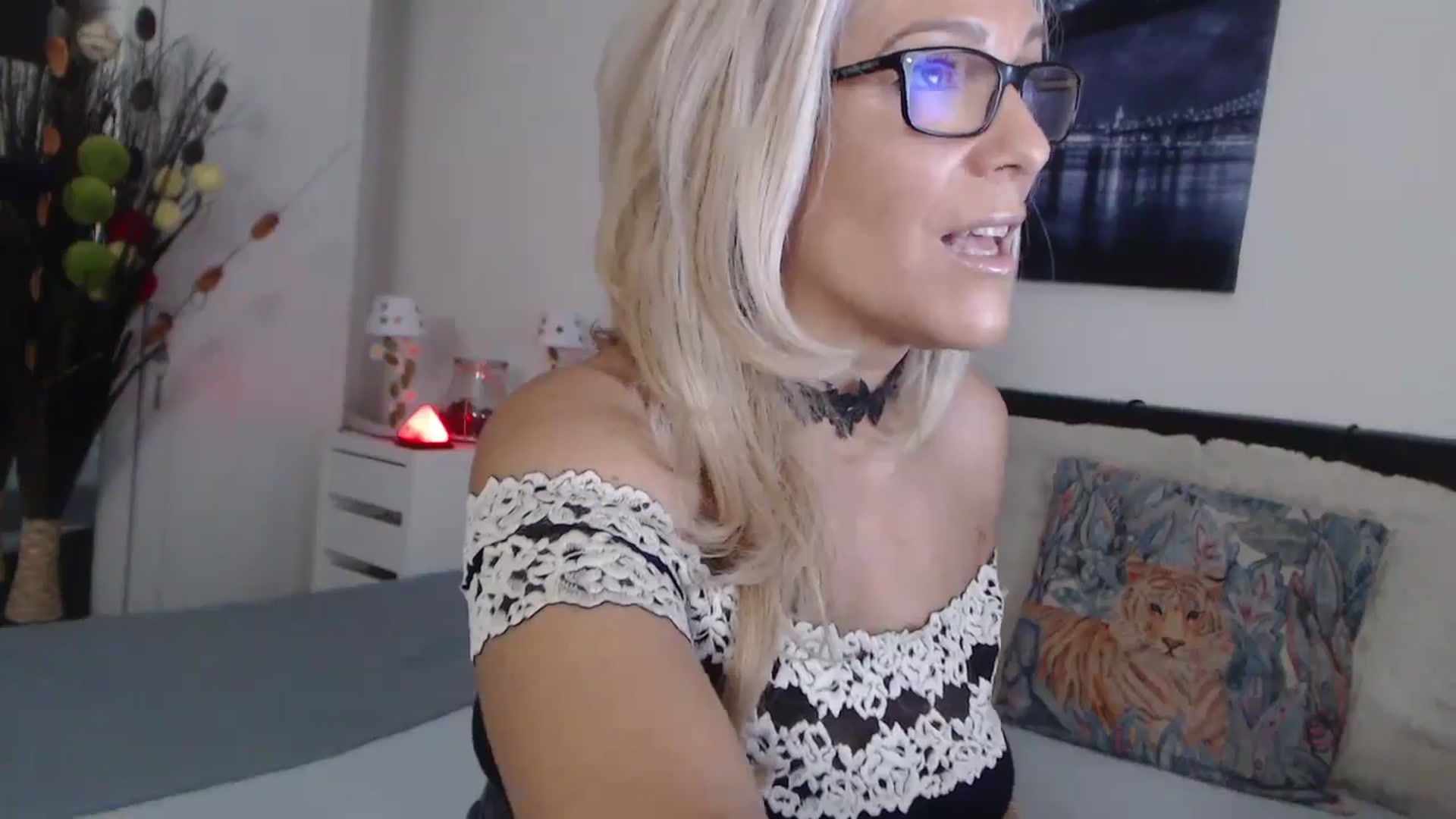 Gallery image thumbnail from Reeya71's myfreecams stream on, 10/16/2024, 05:38 image 10 of 20