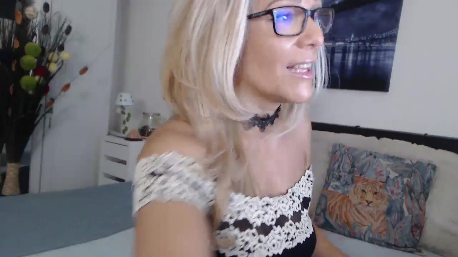 Gallery image thumbnail from Reeya71's myfreecams stream on, 10/16/2024, 05:38 image 7 of 20