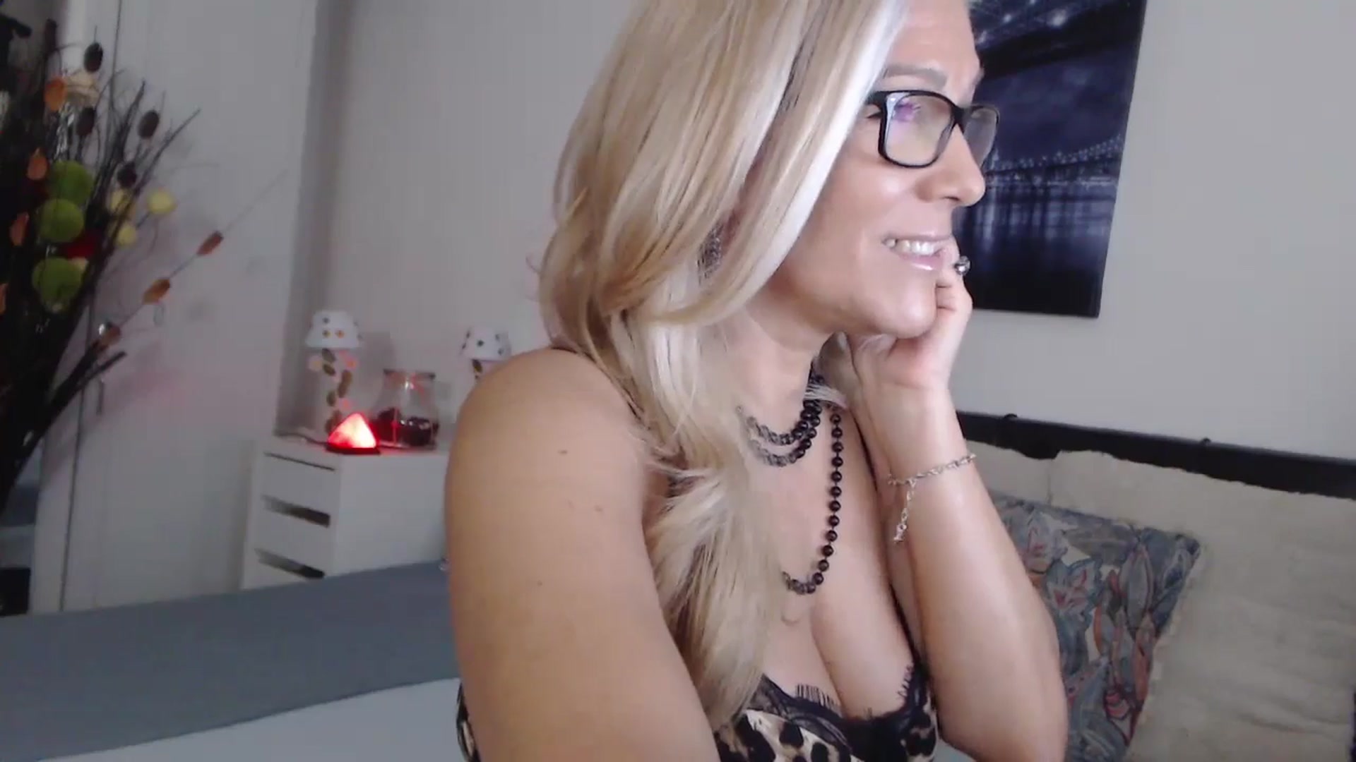 Gallery image thumbnail from Reeya71's myfreecams stream on, 10/21/2024, 24:36 image 20 of 20