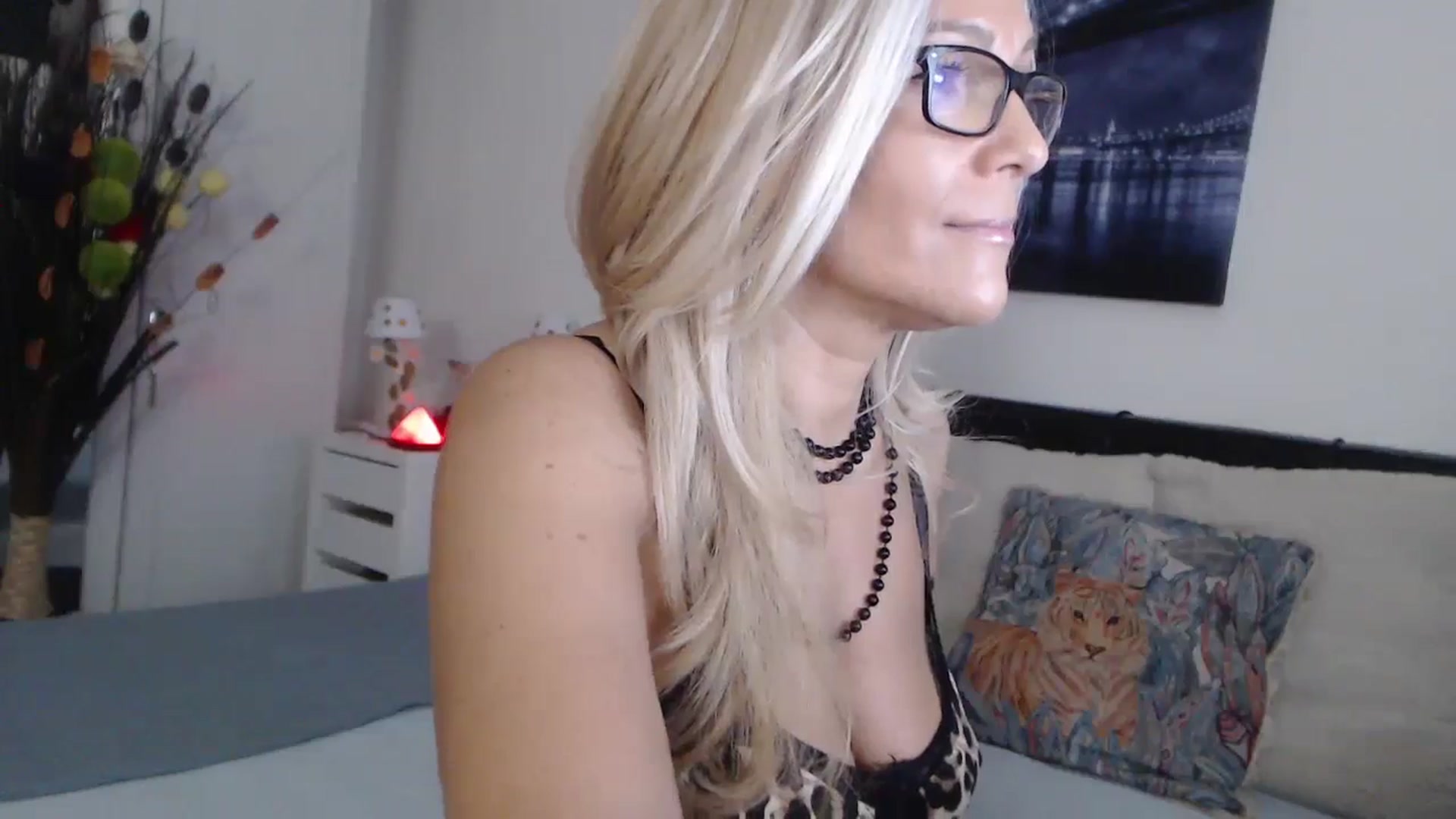 Gallery image thumbnail from Reeya71's myfreecams stream on, 10/21/2024, 05:43 image 3 of 20