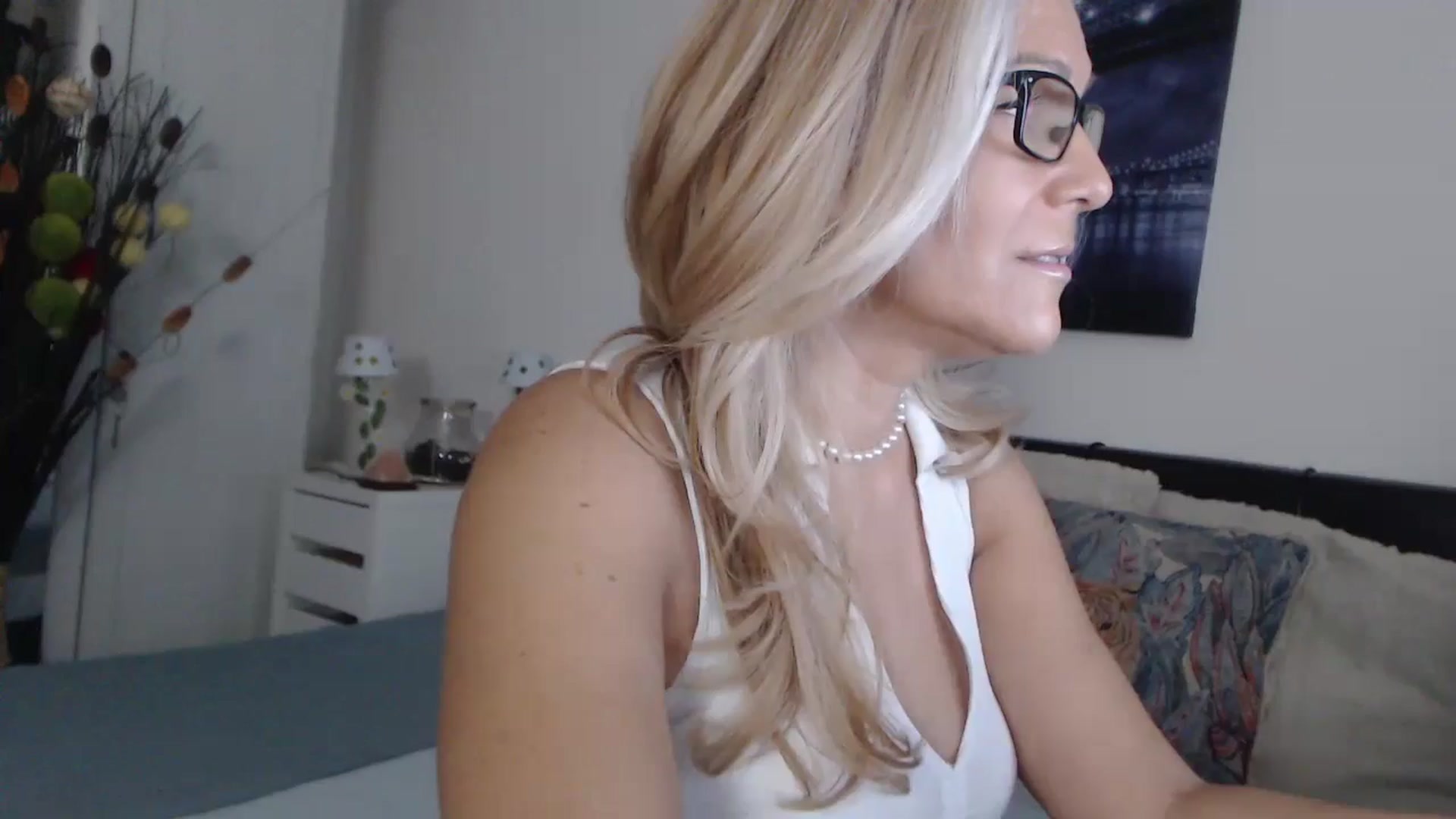 Gallery image thumbnail from Reeya71's myfreecams stream on, 10/22/2024, 04:55 image 1 of 20