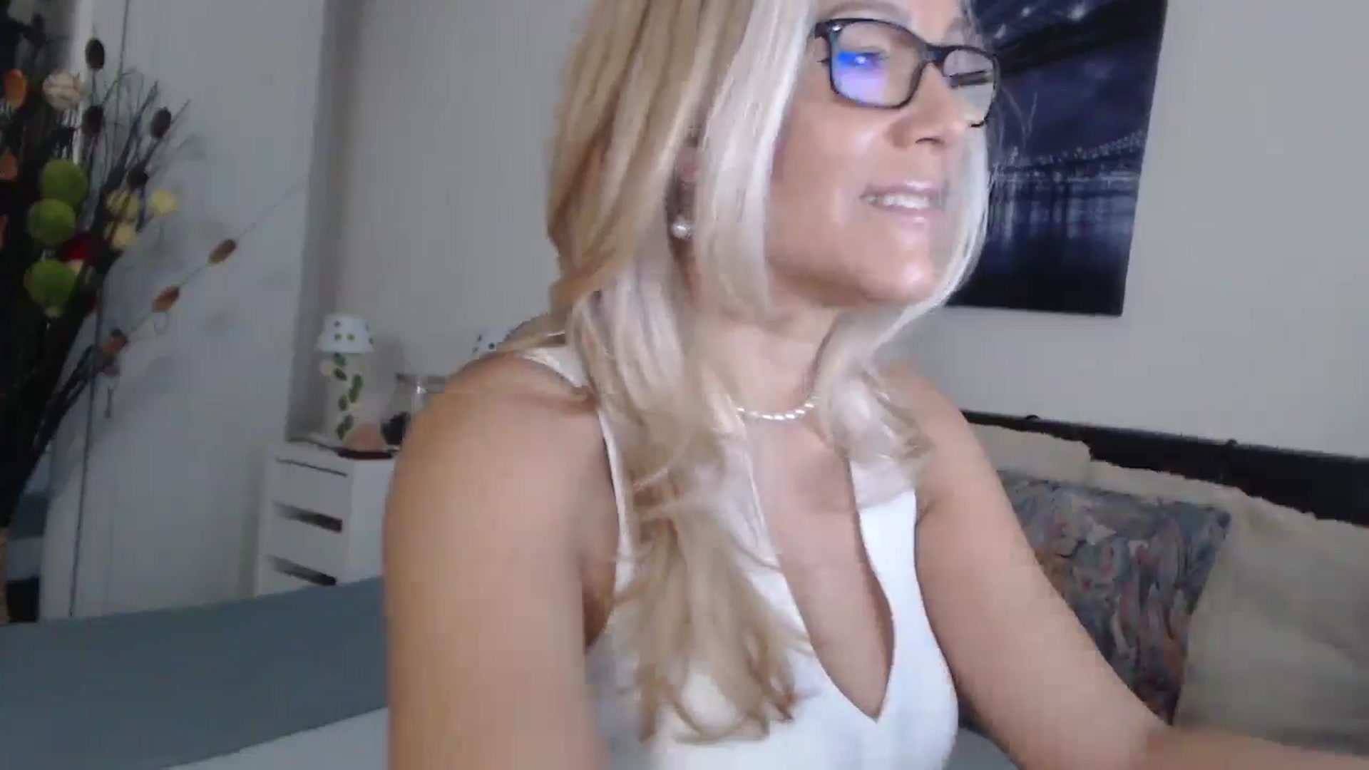 Gallery image thumbnail from Reeya71's myfreecams stream on, 10/22/2024, 04:55 image 12 of 20