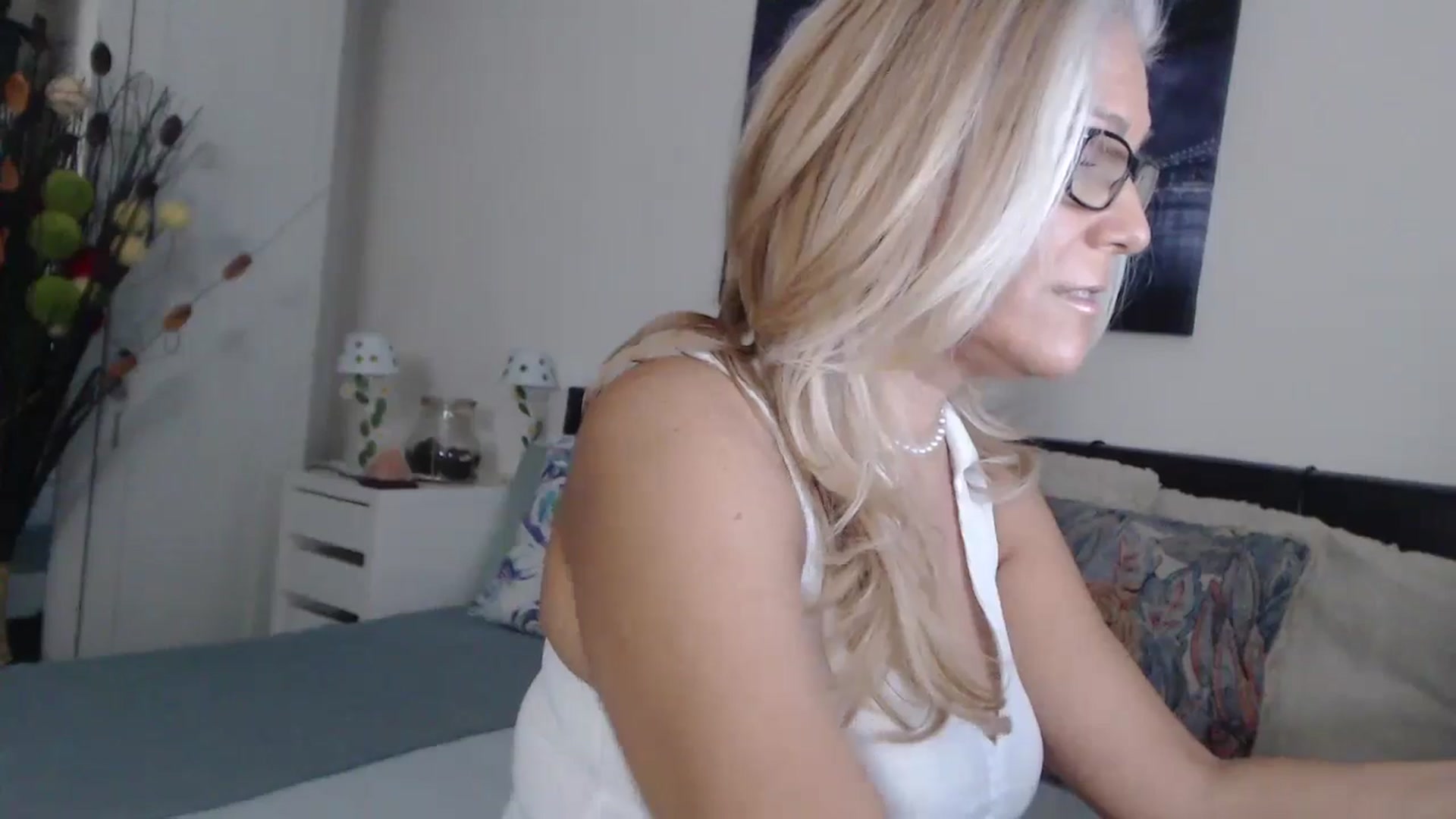 Gallery image thumbnail from Reeya71's myfreecams stream on, 10/22/2024, 04:55 image 6 of 20