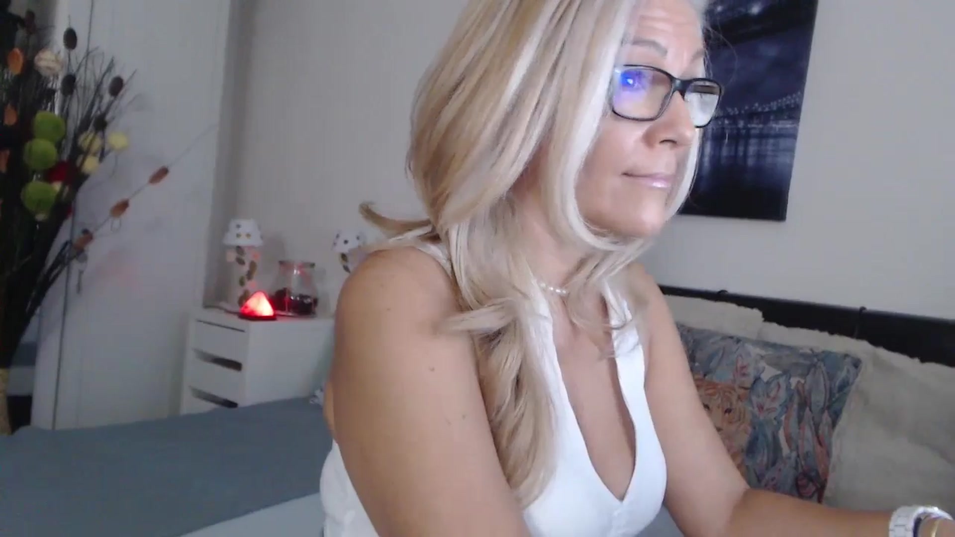 Gallery image thumbnail from Reeya71's myfreecams stream on, 10/22/2024, 06:30 image 13 of 20