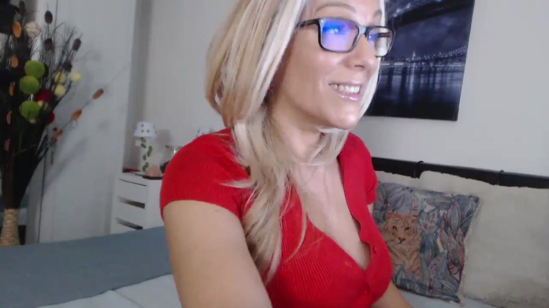 Gallery image thumbnail from Reeya71's myfreecams stream on, 10/23/2024, 23:28 image 16 of 20