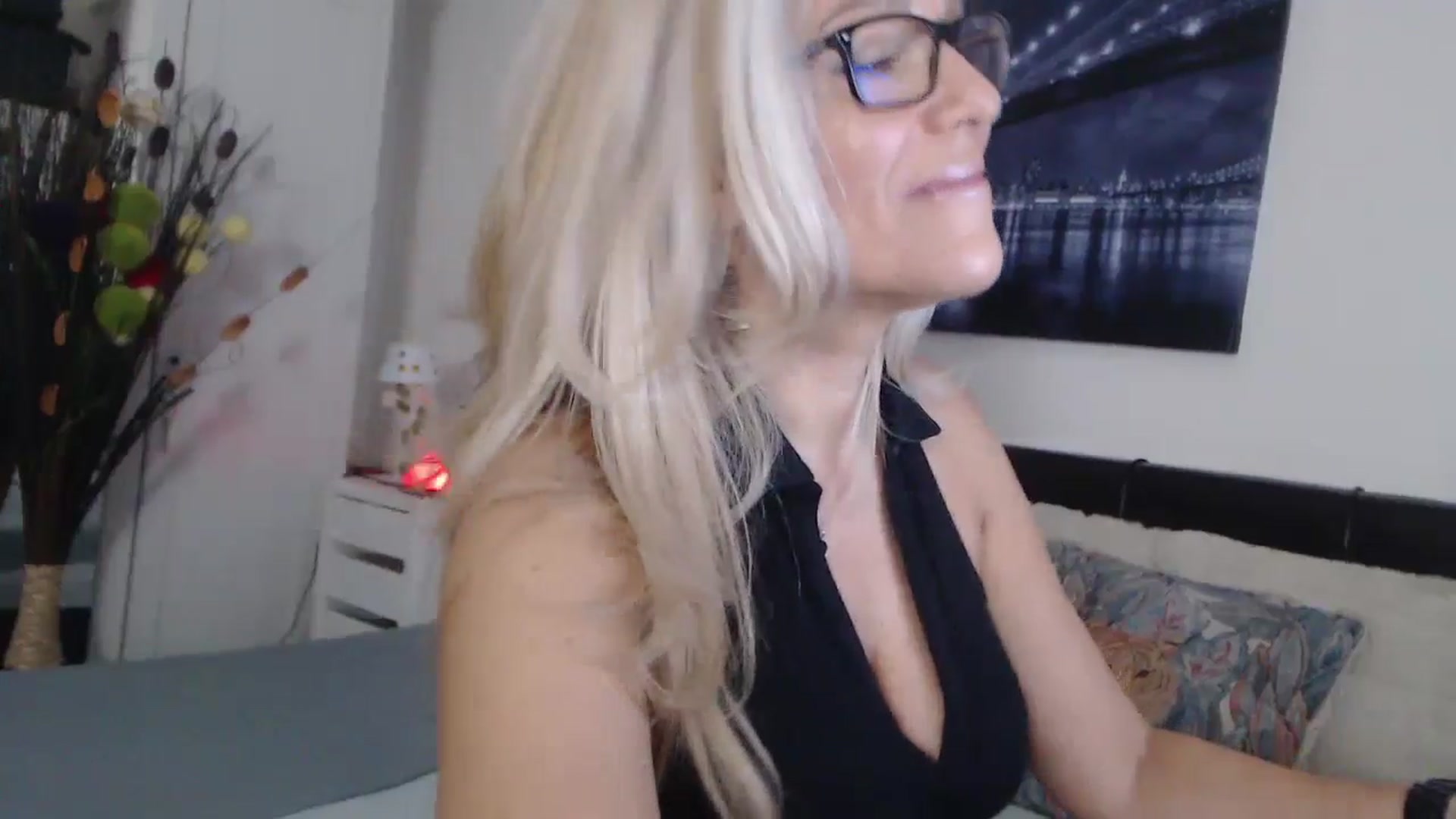 Gallery image thumbnail from Reeya71's myfreecams stream on, 10/25/2024, 01:44 image 19 of 20