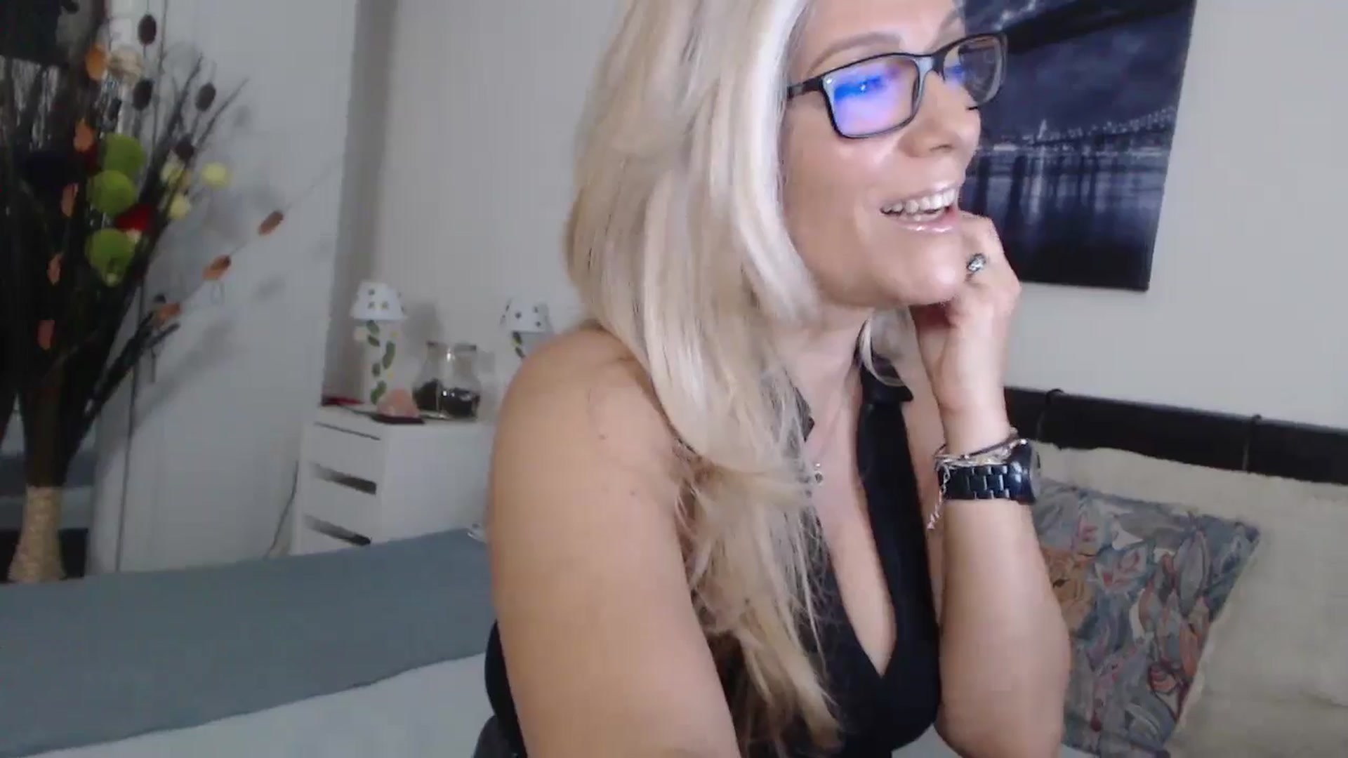 Gallery image thumbnail from Reeya71's myfreecams stream on, 10/25/2024, 01:44 image 13 of 20