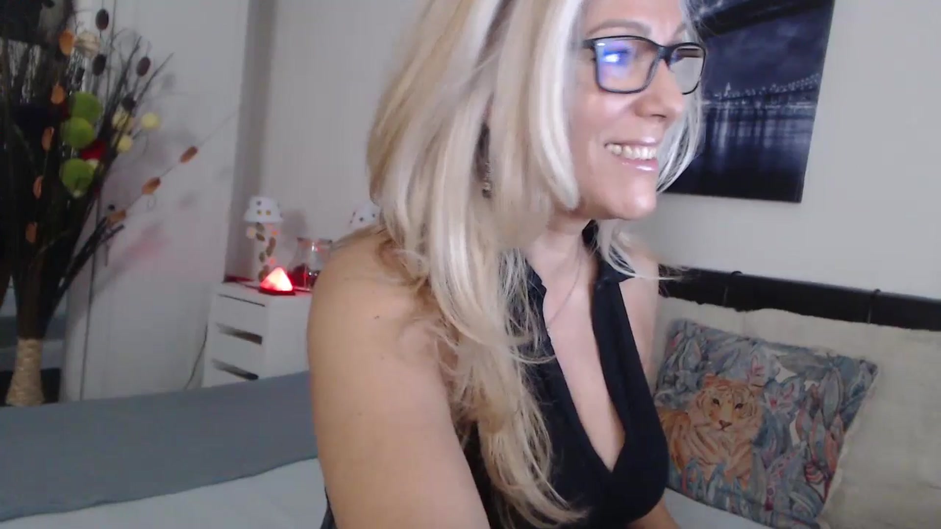 Gallery image thumbnail from Reeya71's myfreecams stream on, 10/25/2024, 01:44 image 5 of 20