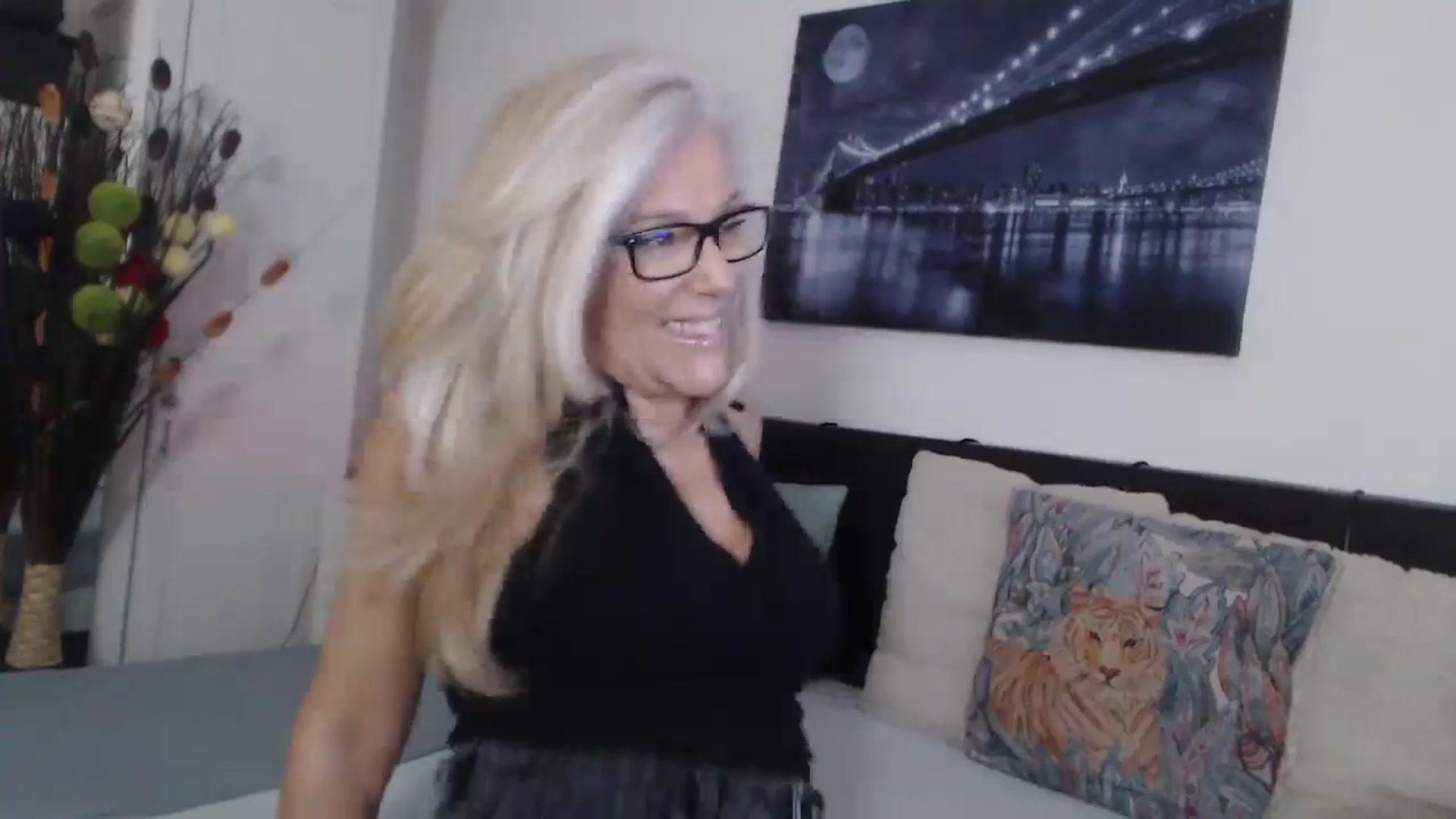 Gallery image thumbnail from Reeya71's myfreecams stream on, 10/25/2024, 03:03 image 14 of 20