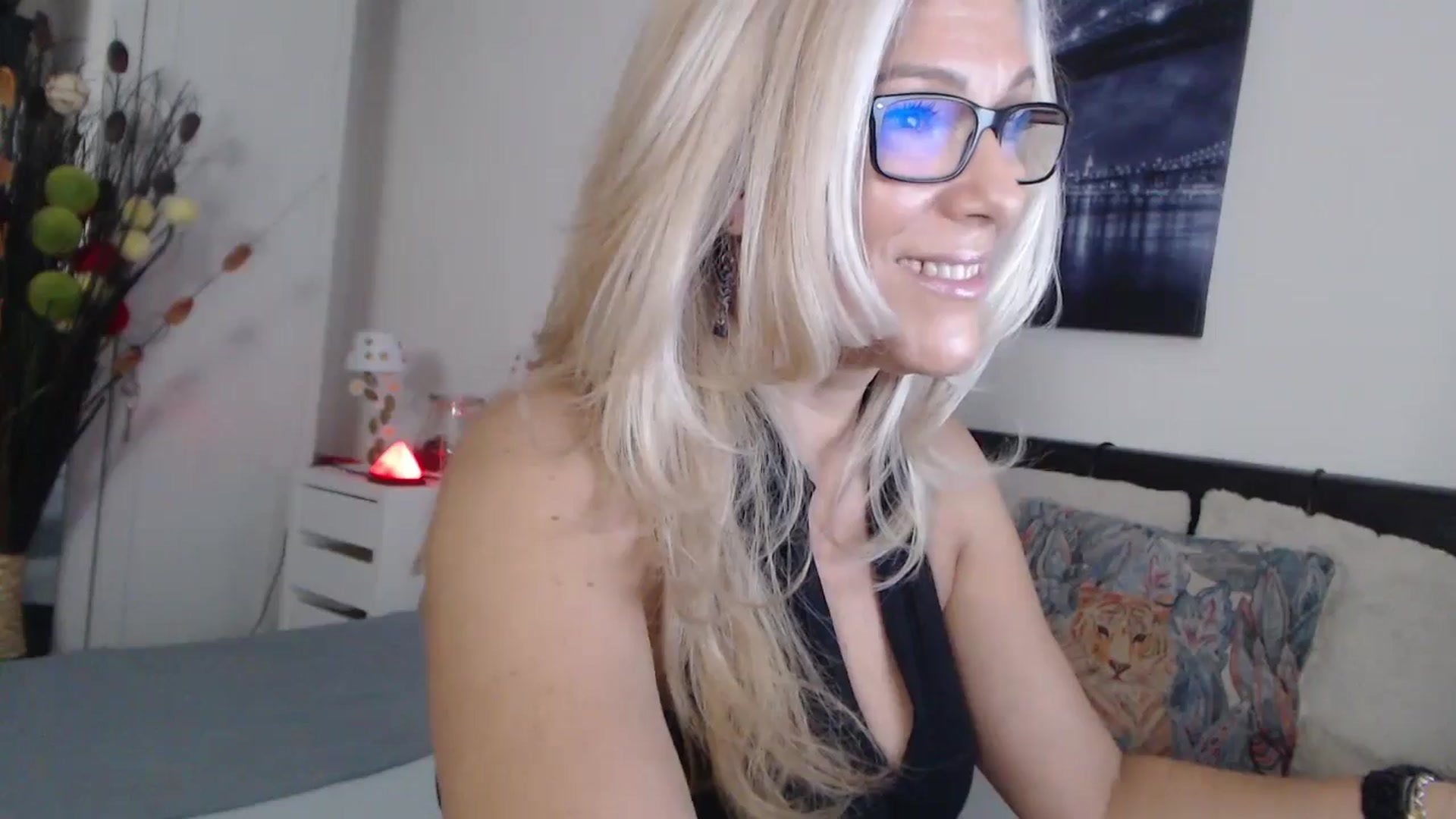 Gallery image thumbnail from Reeya71's myfreecams stream on, 10/25/2024, 04:49 image 17 of 20