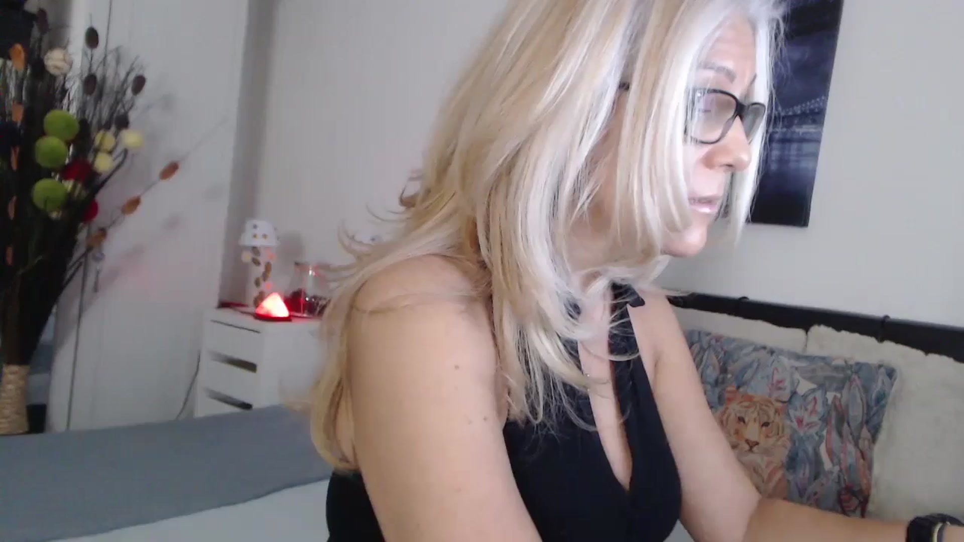 Gallery image thumbnail from Reeya71's myfreecams stream on, 10/25/2024, 04:49 image 1 of 20