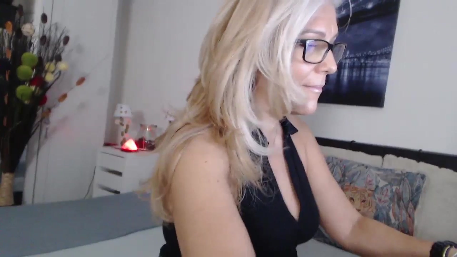 Gallery image thumbnail from Reeya71's myfreecams stream on, 10/25/2024, 04:49 image 7 of 20