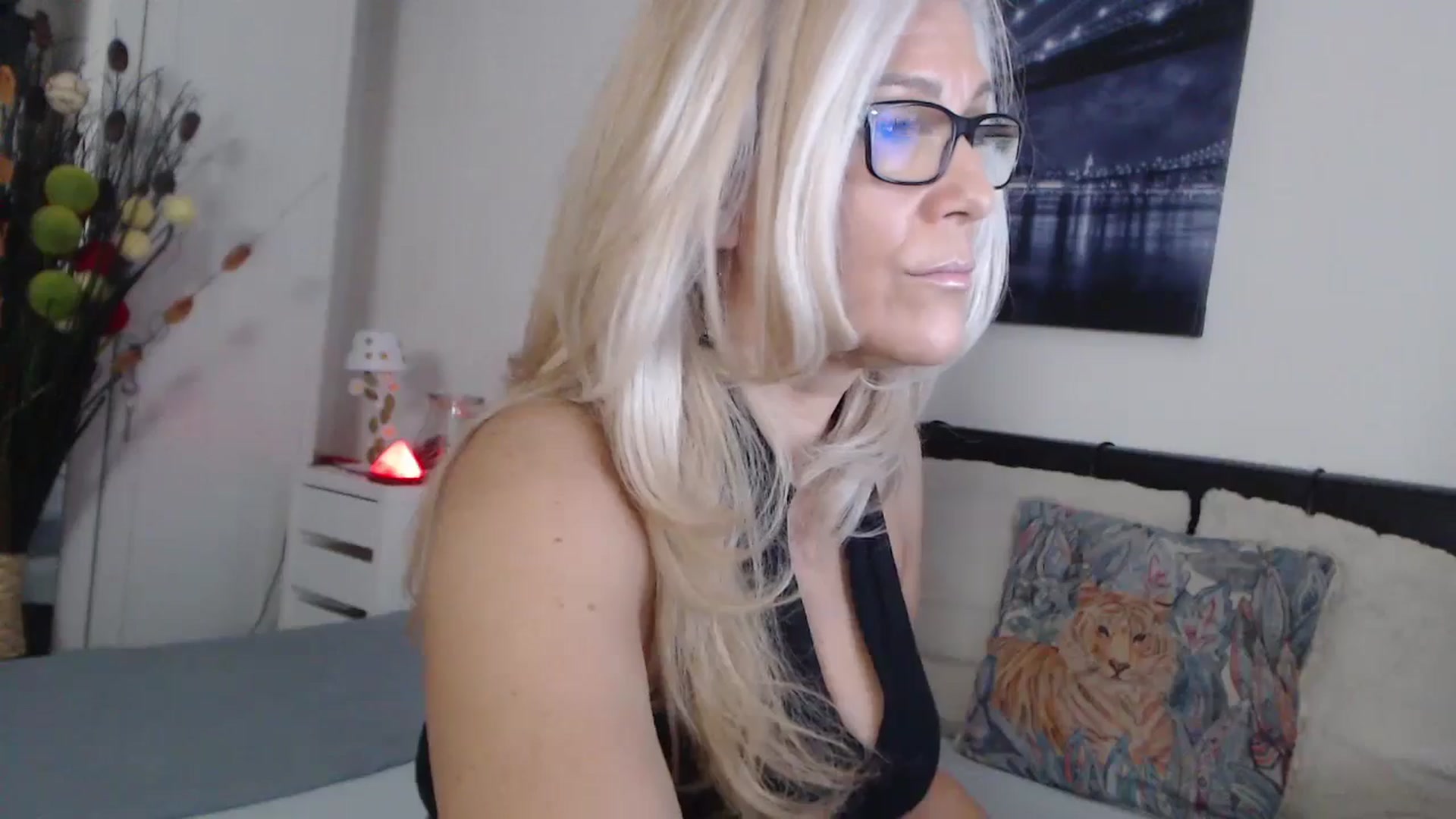 Gallery image thumbnail from Reeya71's myfreecams stream on, 10/25/2024, 04:49 image 16 of 20
